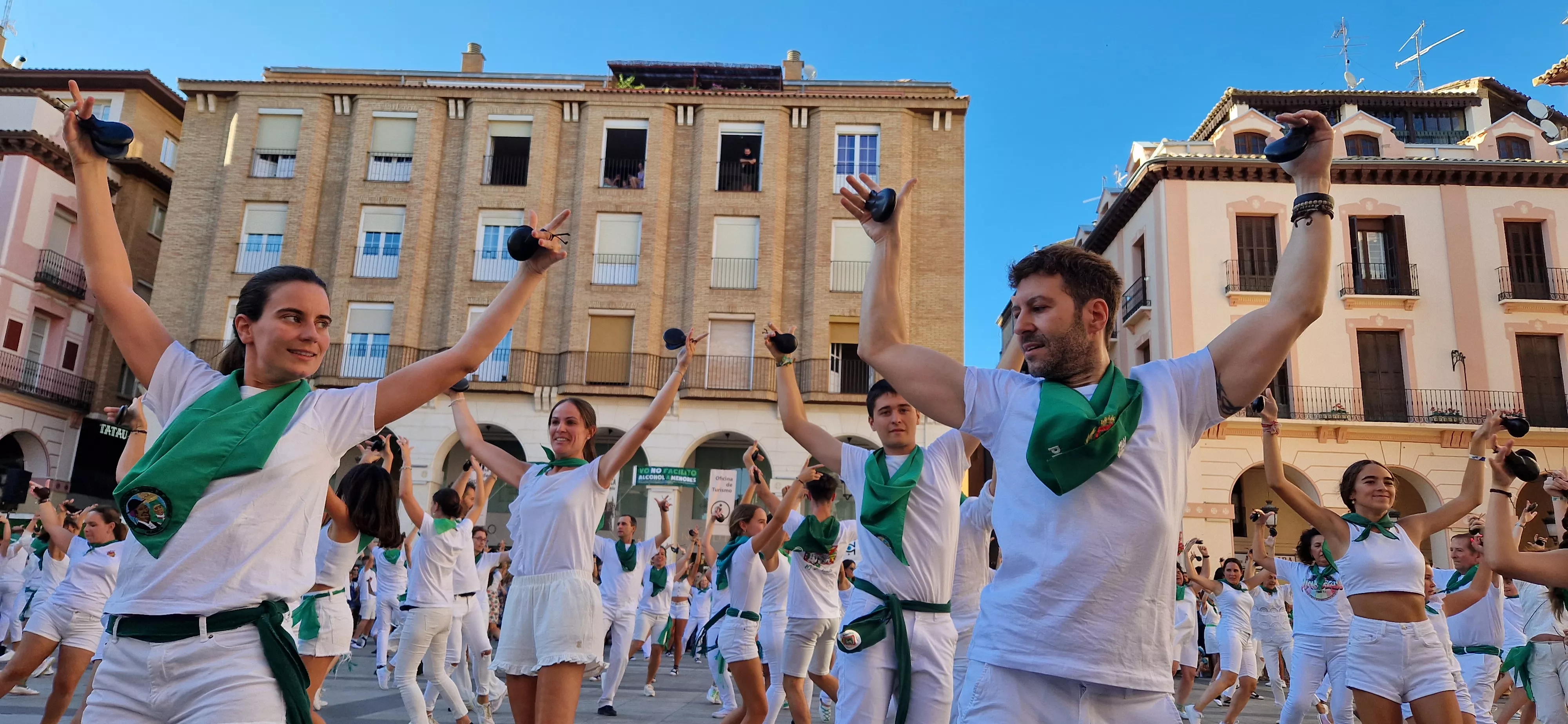 Baile de La Jota de San Lorenzo en la plaza López Allué. Foto: Myriam Martínez