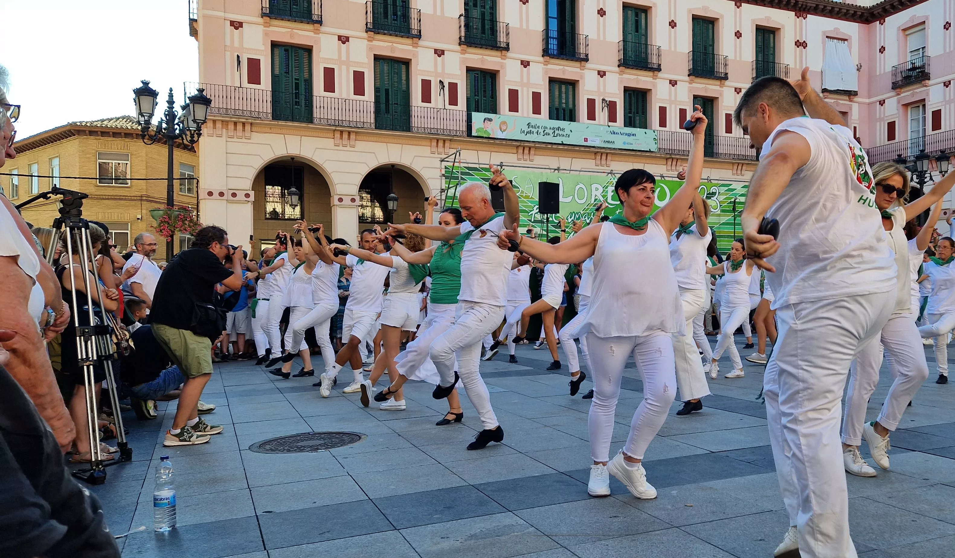 Baile de La Jota de San Lorenzo en la plaza López Allué. Foto: Myriam Martínez