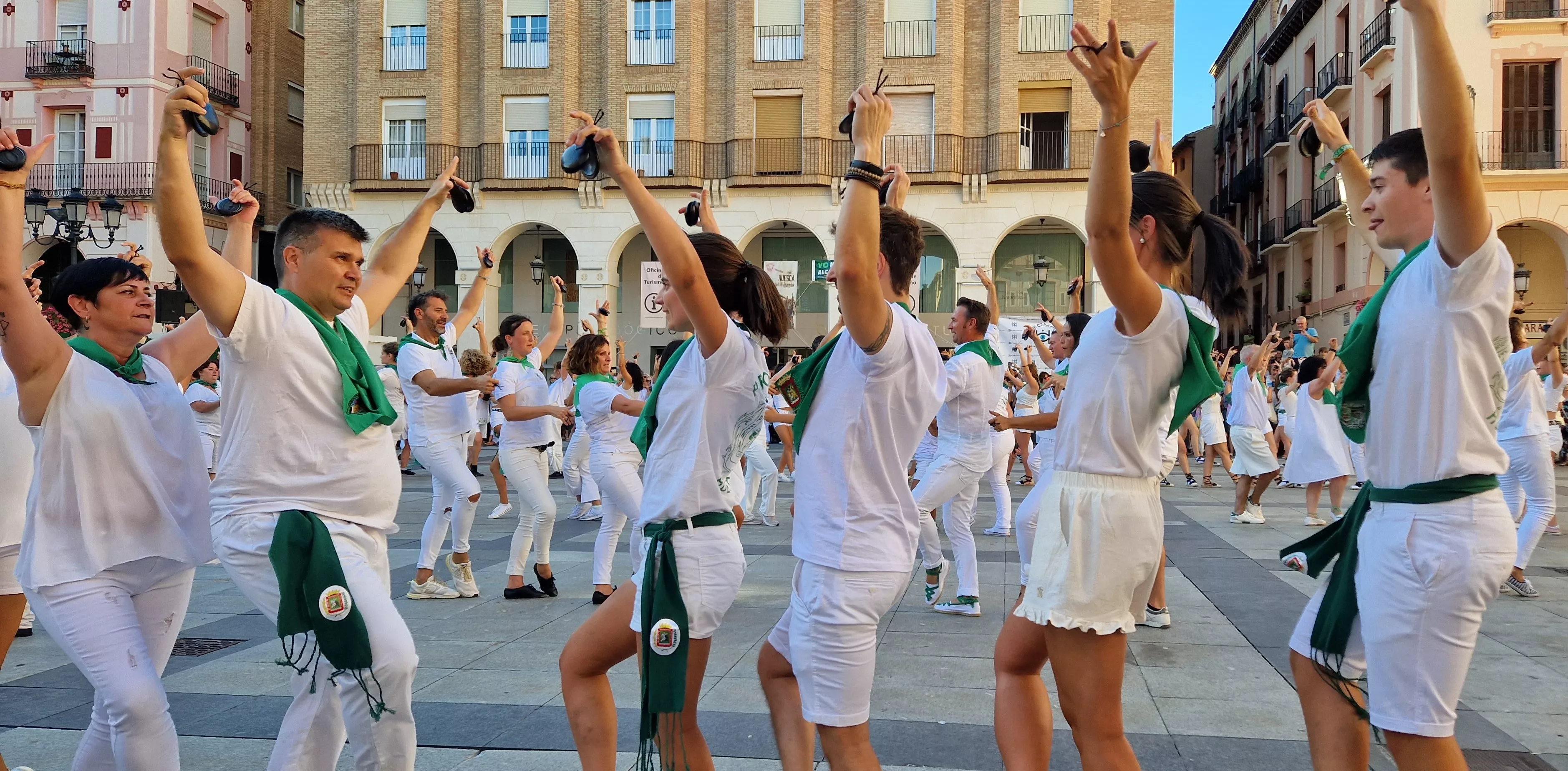 Baile de La Jota de San Lorenzo en la plaza López Allué. Foto: Myriam Martínez