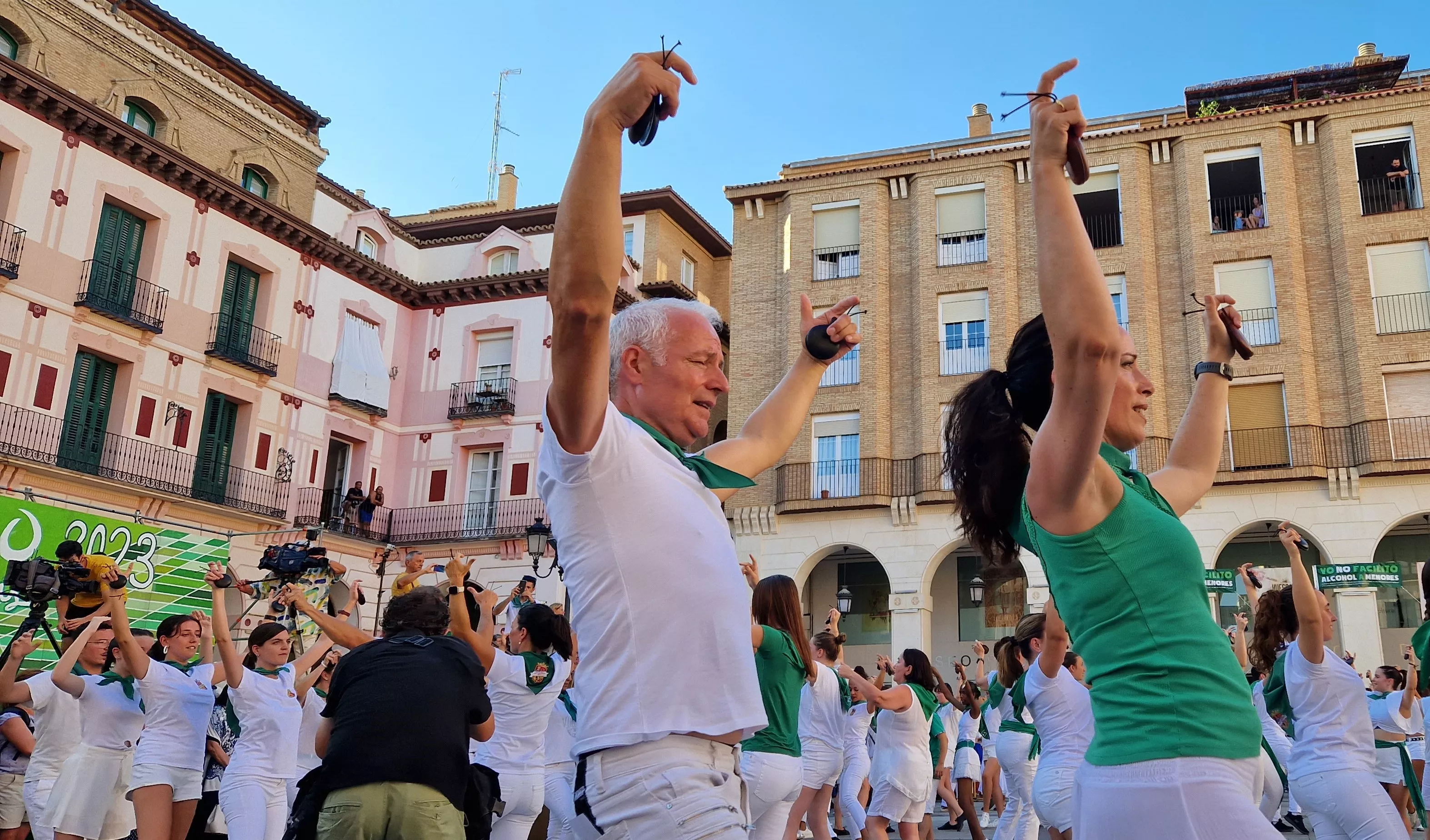 Baile de La Jota de San Lorenzo en la plaza López Allué. Foto: Myriam Martínez