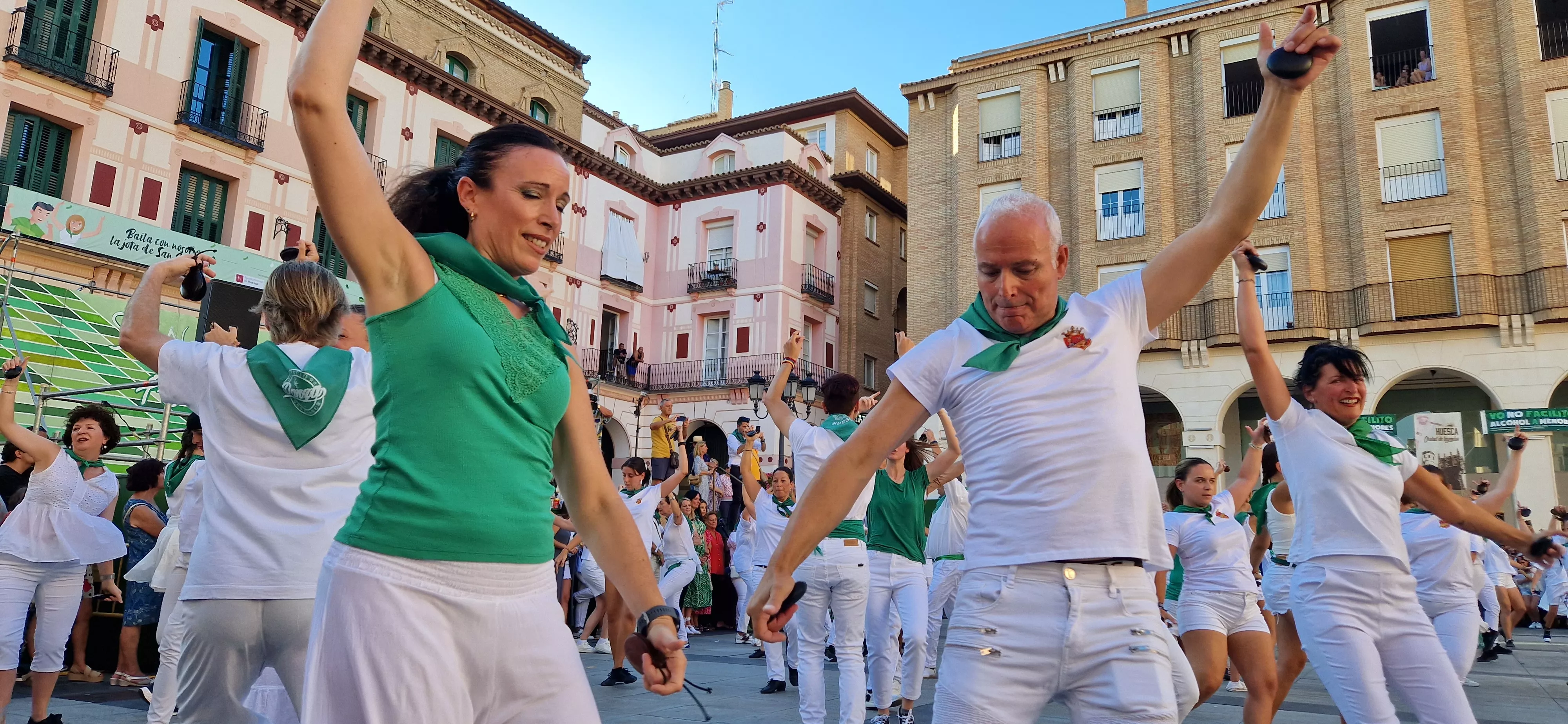 Baile de La Jota de San Lorenzo en la plaza López Allué. Foto: Myriam Martínez
