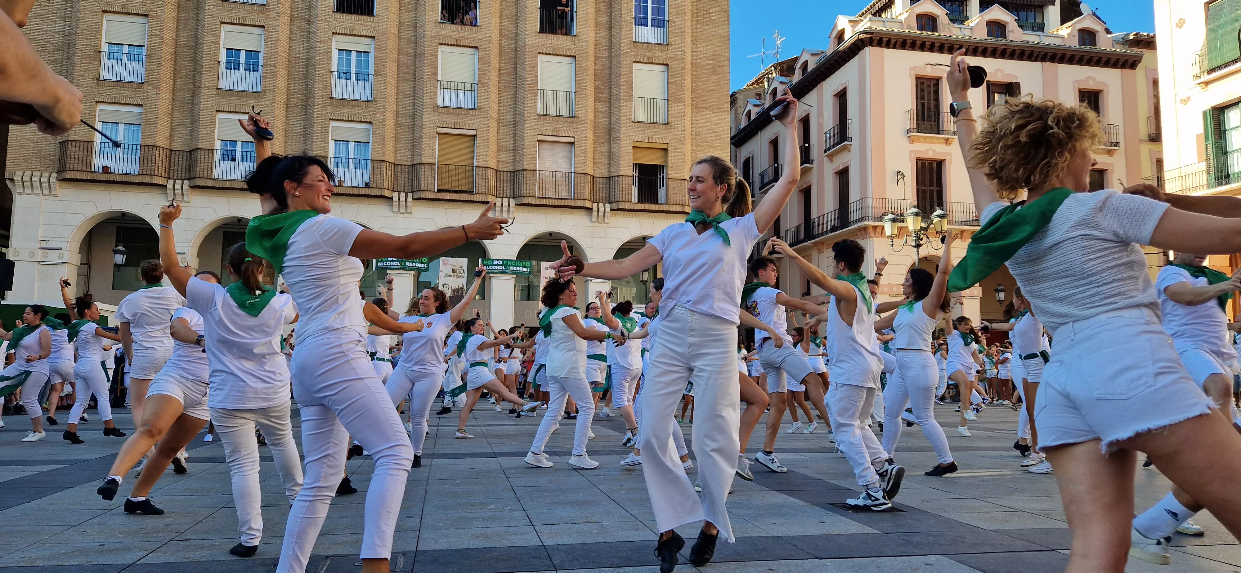 Baile de La Jota de San Lorenzo en la plaza López Allué. Foto: Myriam Martínez