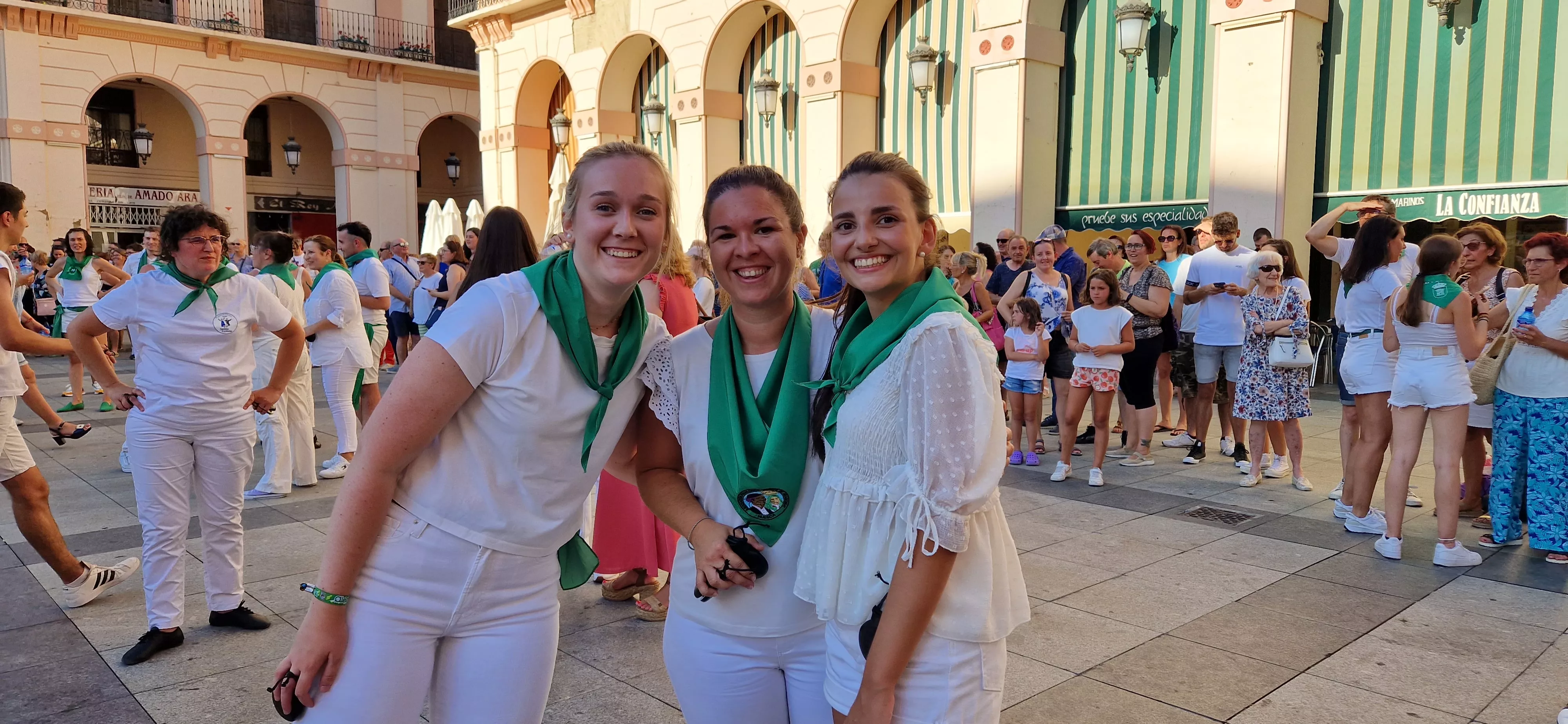 Baile de La Jota de San Lorenzo en la plaza López Allué. Foto: Myriam Martínez