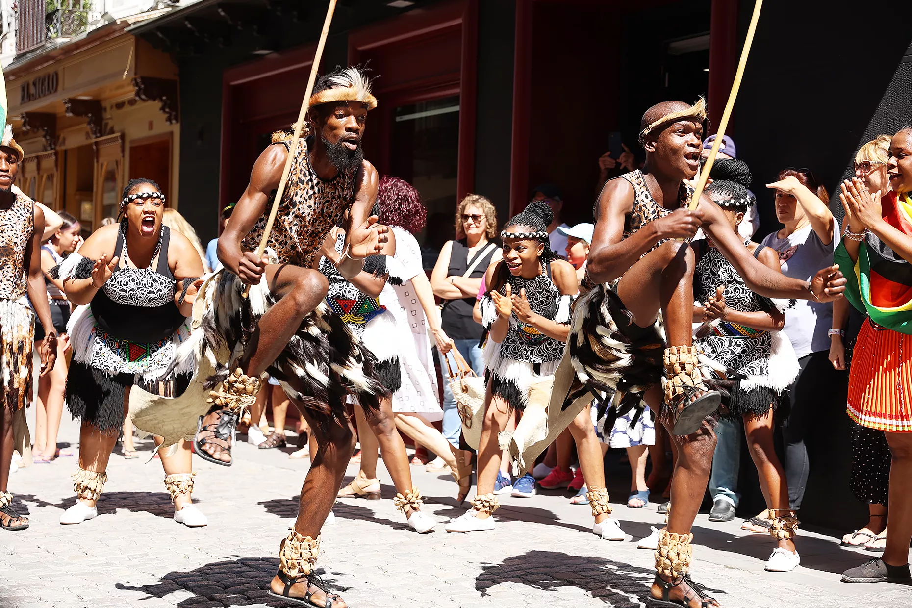 Conjunto Folclórico “Ezimnyama Dance Company” – Zimbabue