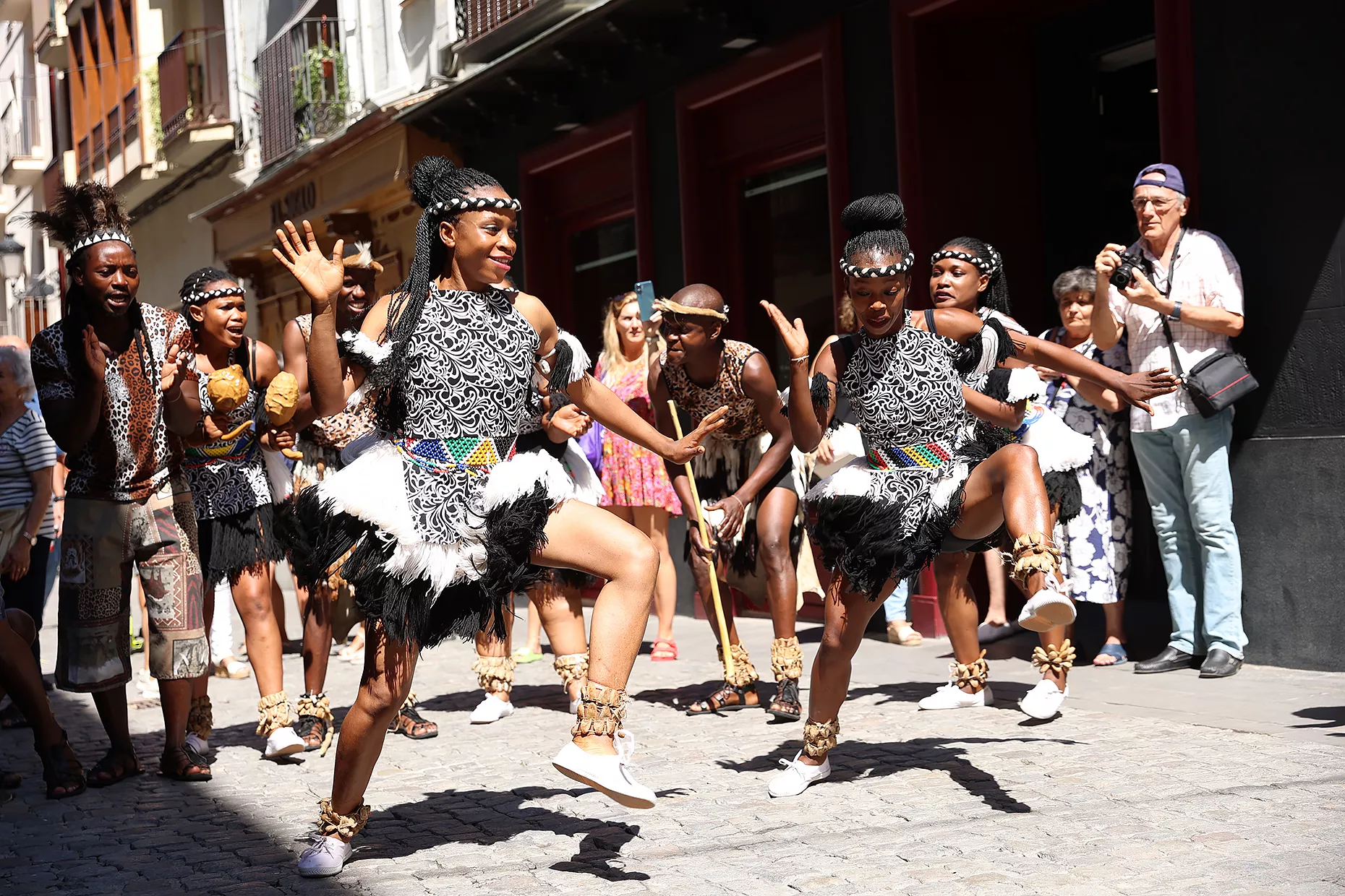 Conjunto Folclórico “Ezimnyama Dance Company” – Zimbabue