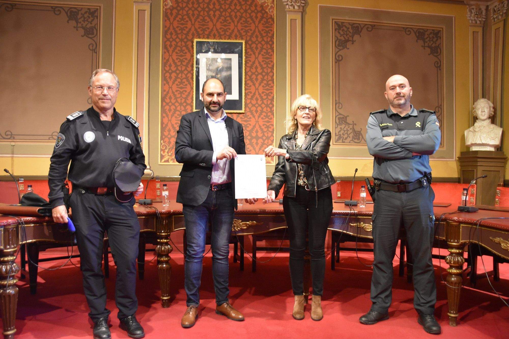 El alcalde de Barbastro y la subdelegada del Gobierno en Huesca ratificaron el convenio.