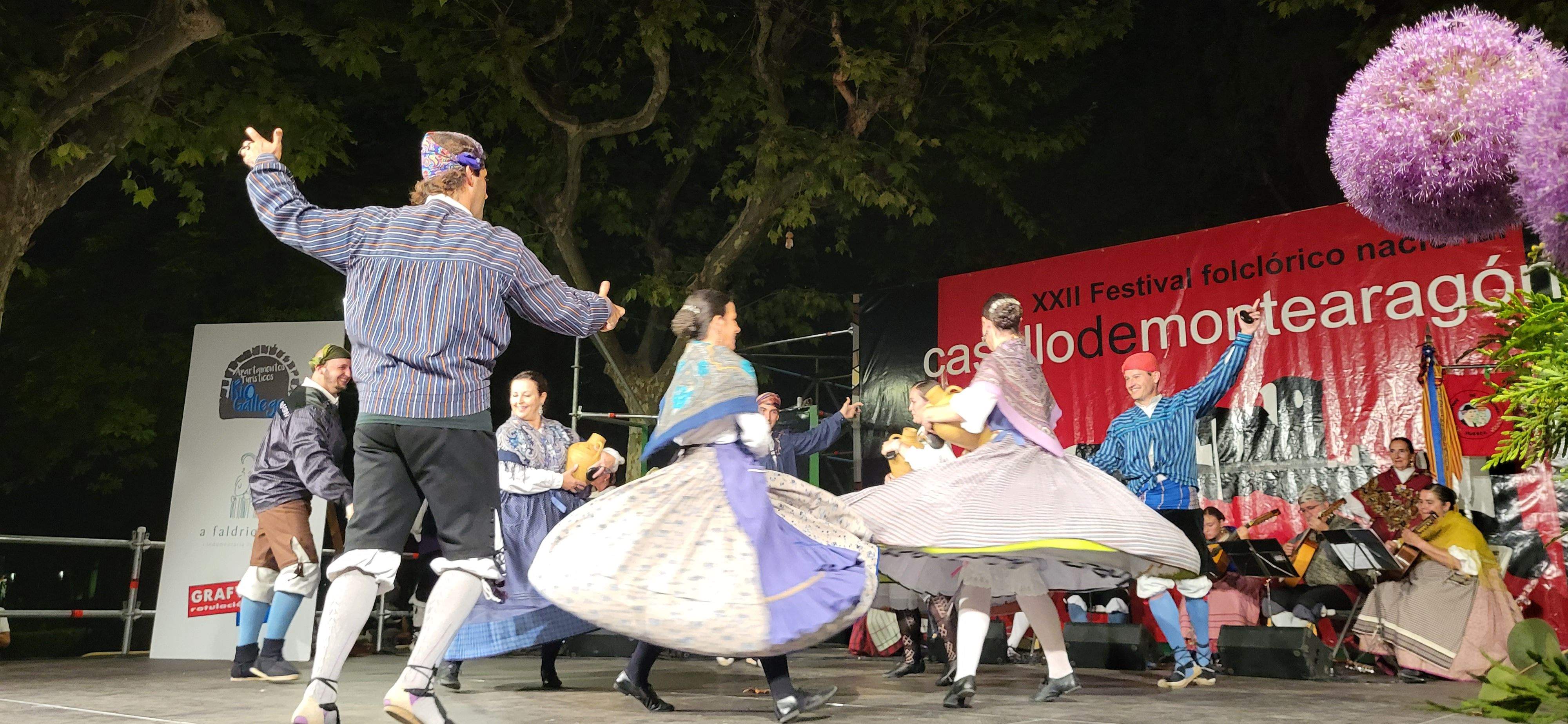 Una de las actuaciones de la Escuela de Folclore Aragonés de Estirpe de Aragonia 'Carlos Vidal'. 