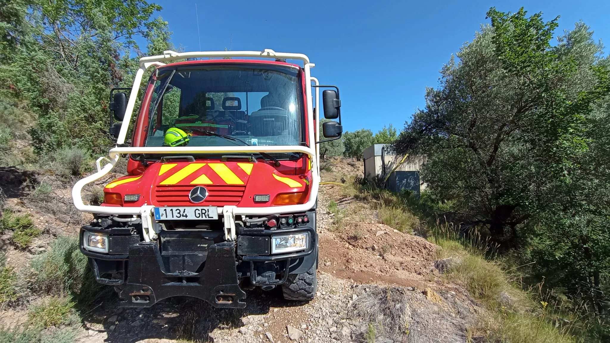 Bomberos dispensan 7.000 litros de agua a Aguinaliu.