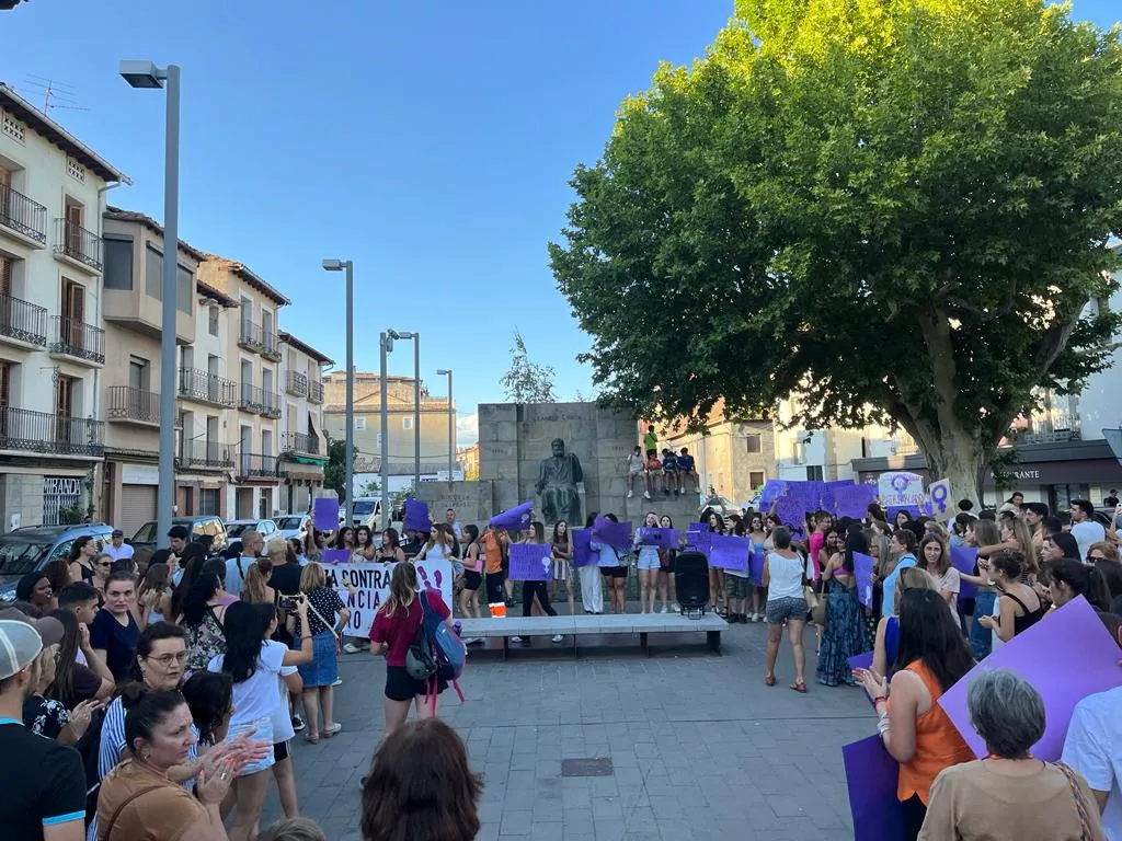 Manifestación contra la violencia machista en Graus. Foto Adrián Mora
