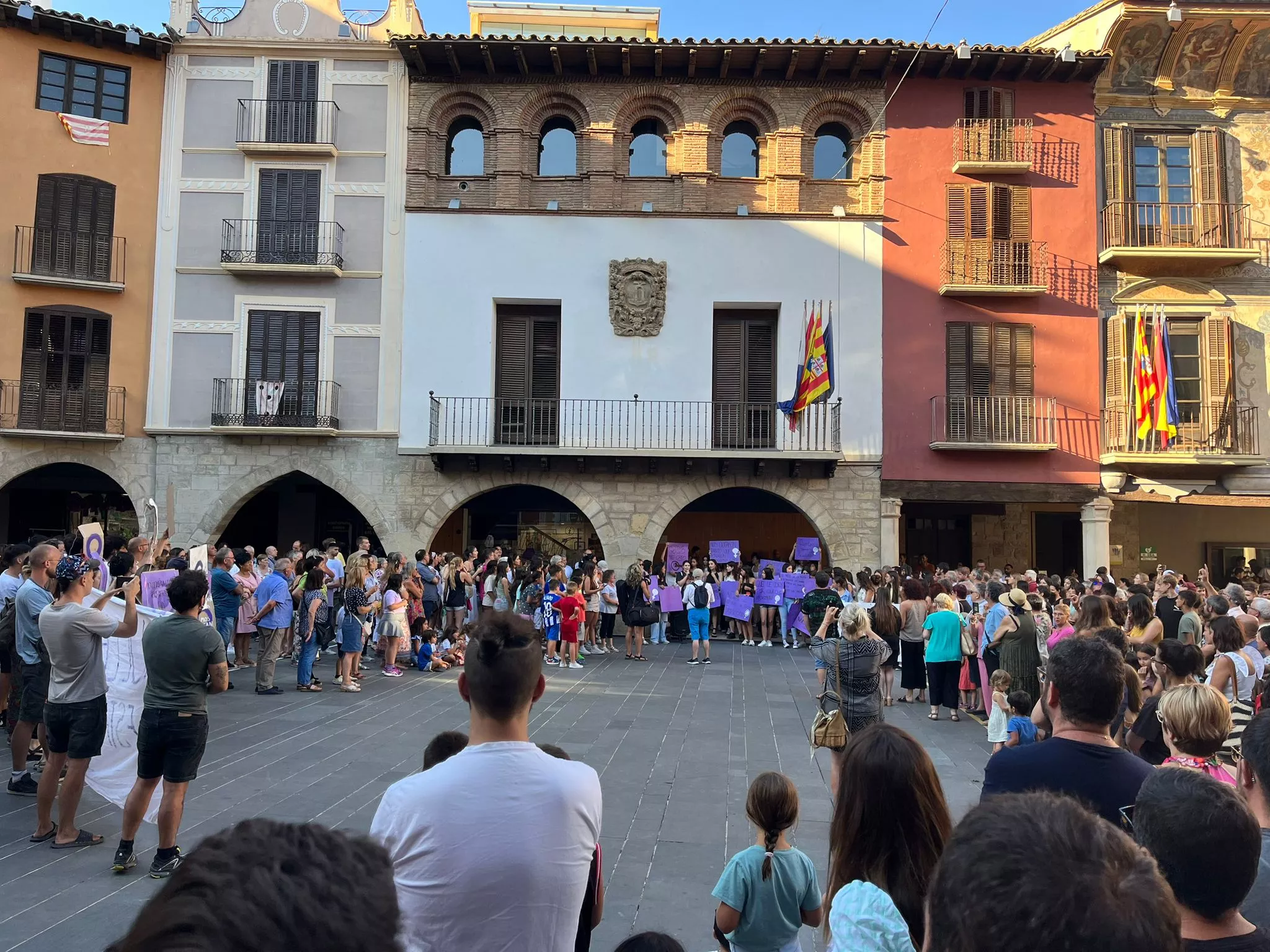 Manifestación contra la violencia machista en Graus. Foto Adrián Mora