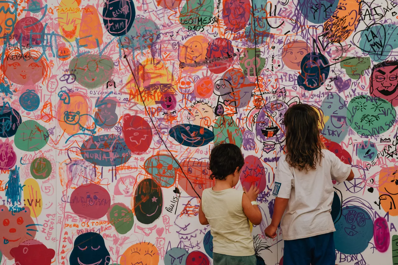 Muro bienvenida al Brizna