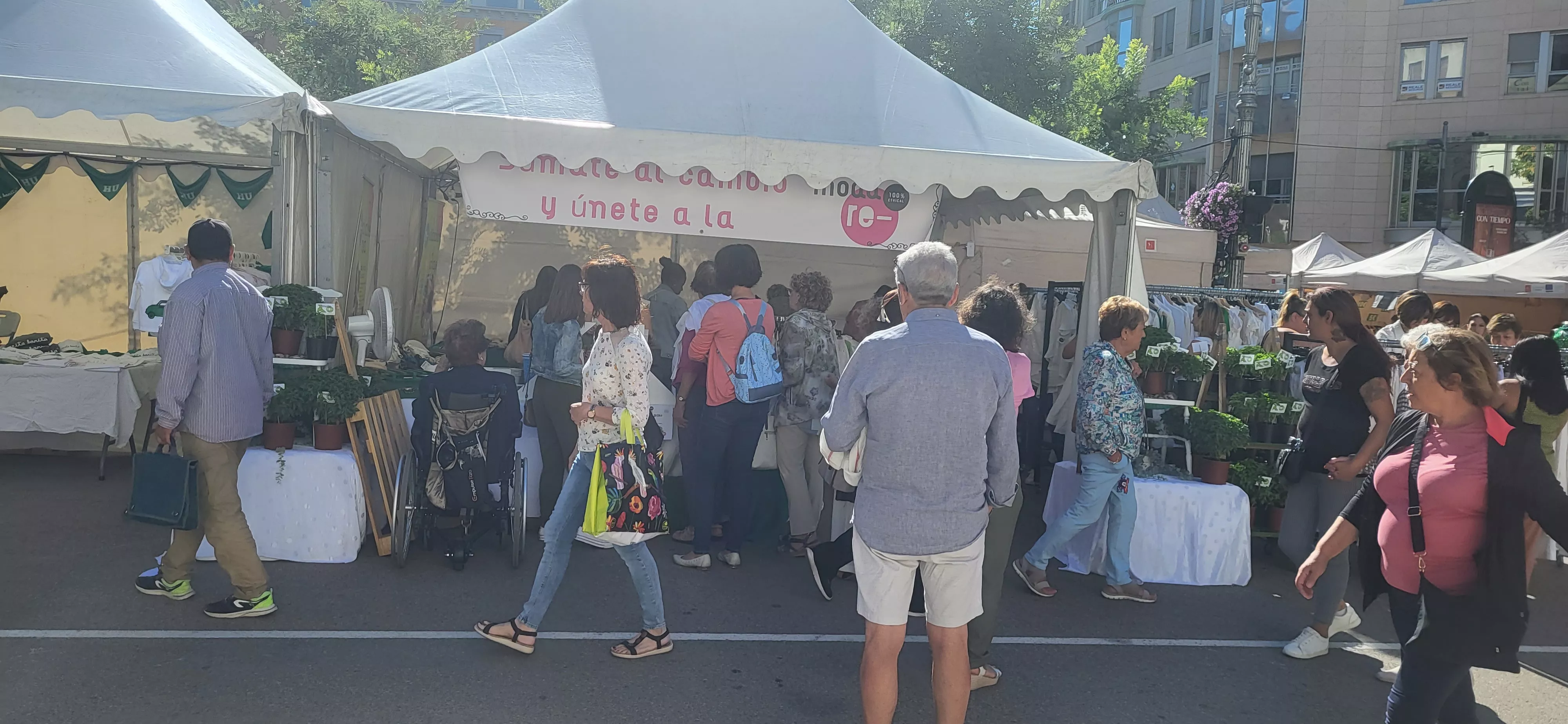 El comercio de Huesca sale a la calle en la celebración del Green Friday.