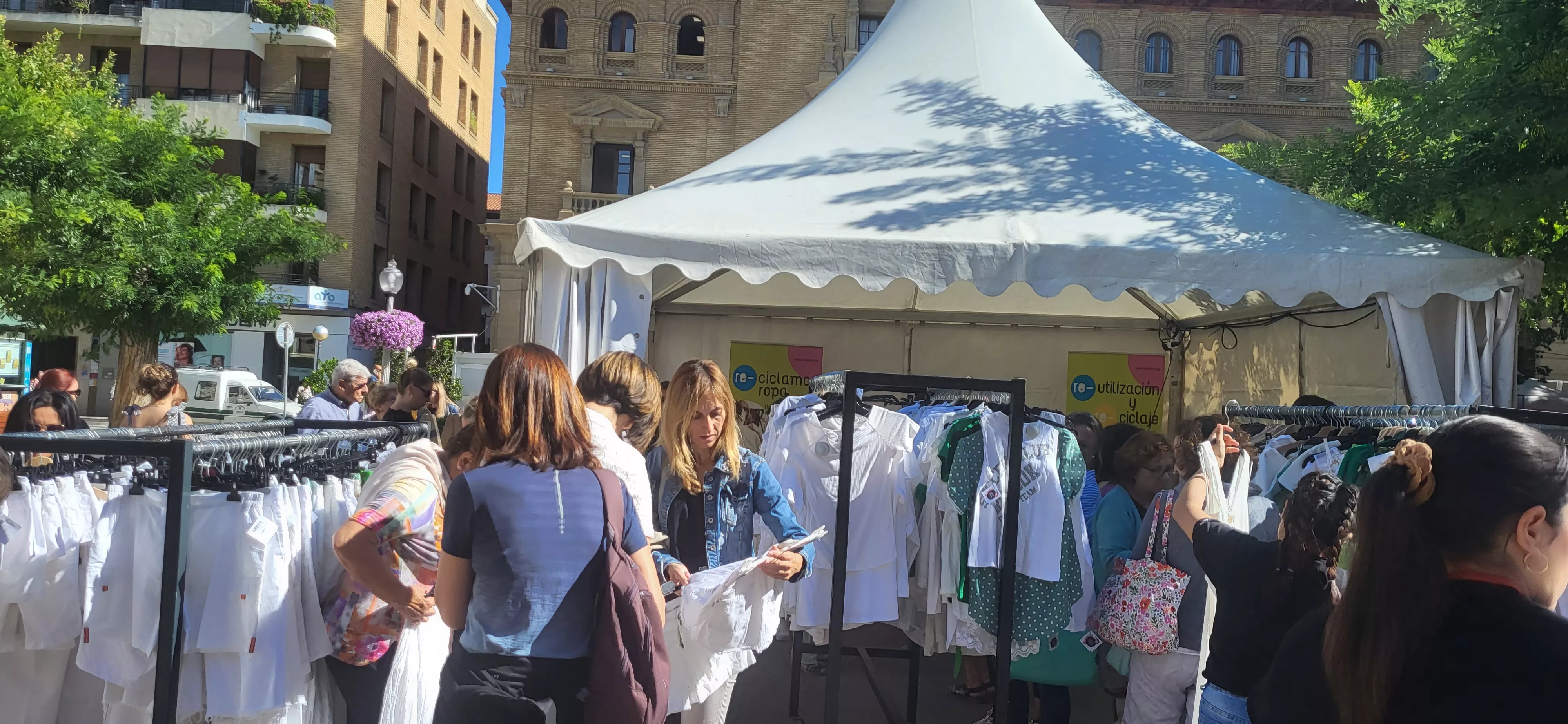 El comercio de Huesca sale a la calle en la celebración del Green Friday.