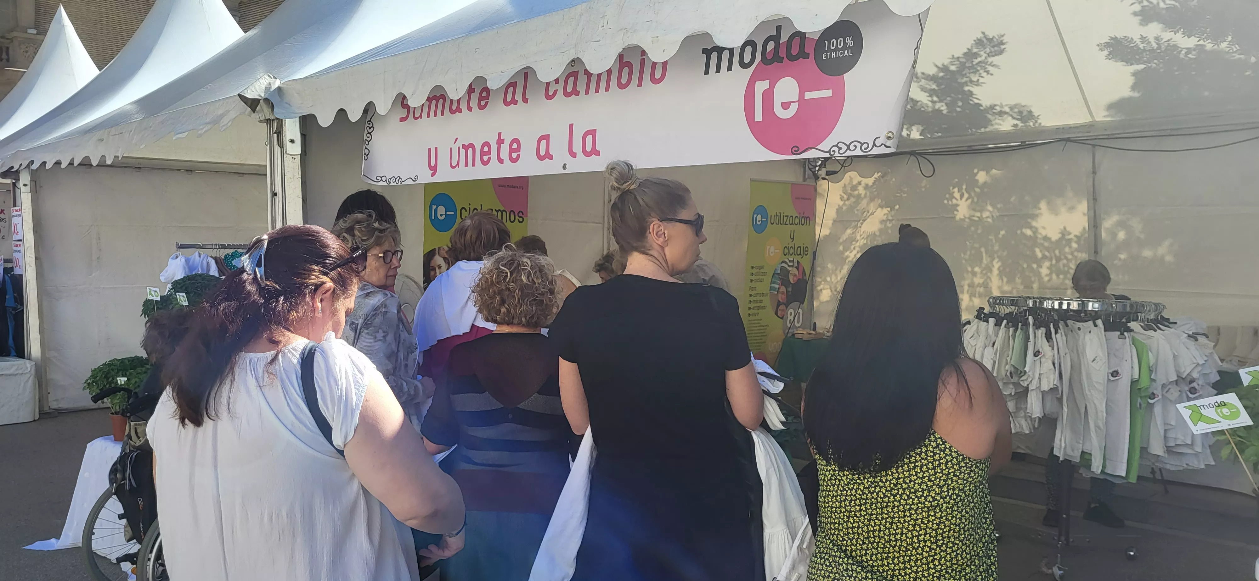 El comercio de Huesca sale a la calle en la celebración del Green Friday.