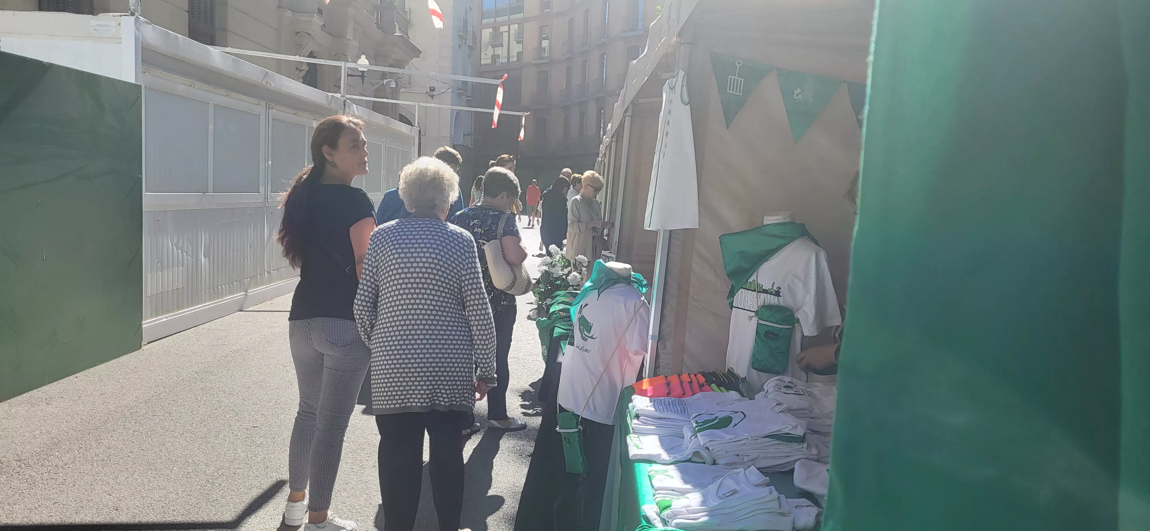 El comercio de Huesca sale a la calle en la celebración del Green Friday.