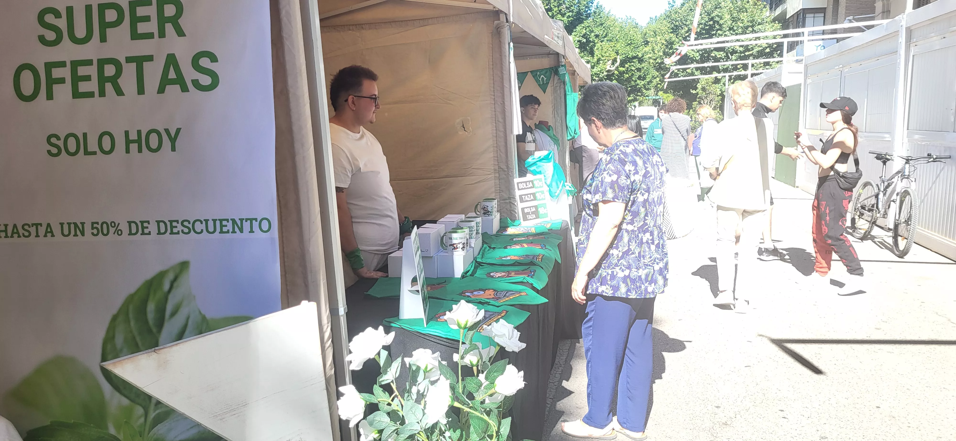 El comercio de Huesca sale a la calle en la celebración del Green Friday.