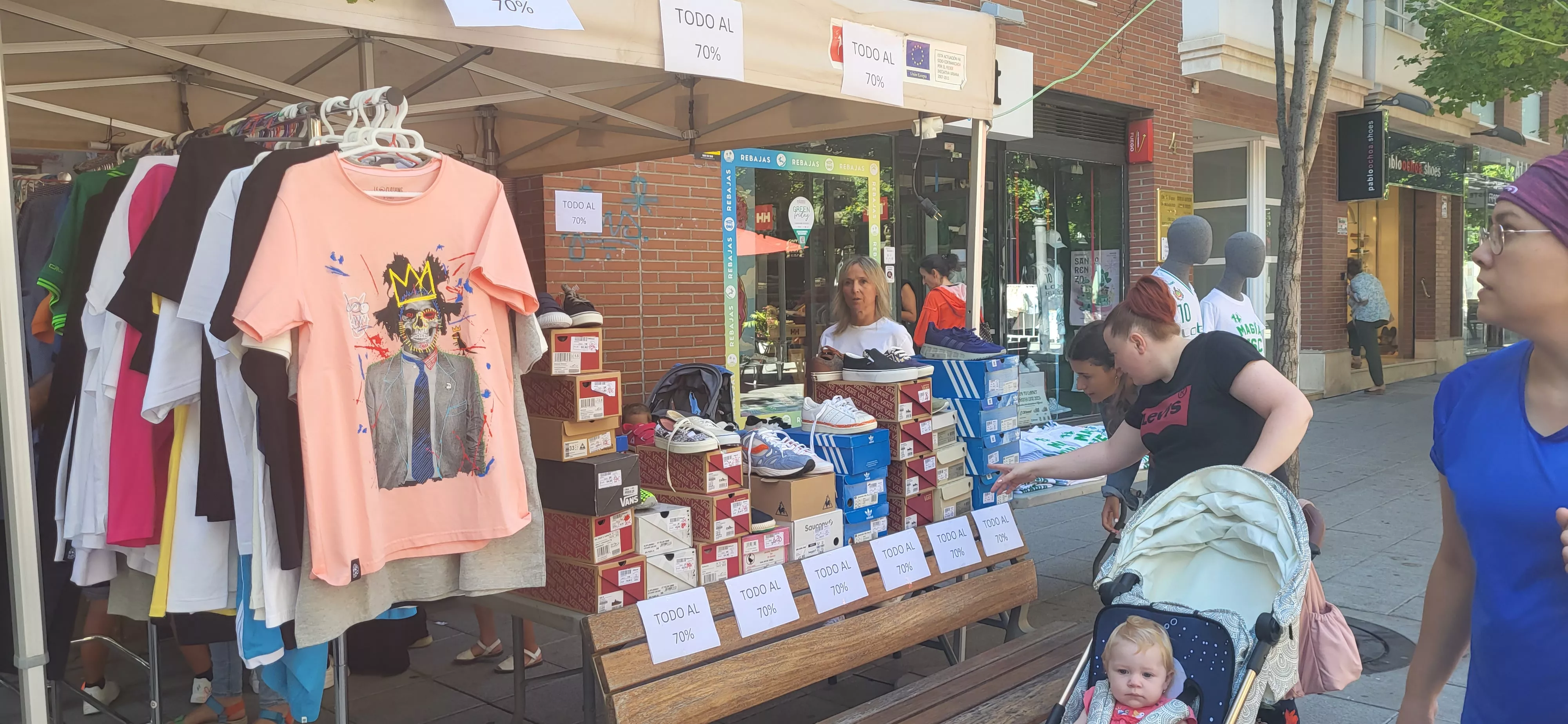 El comercio de Huesca sale a la calle en la celebración del Green Friday.