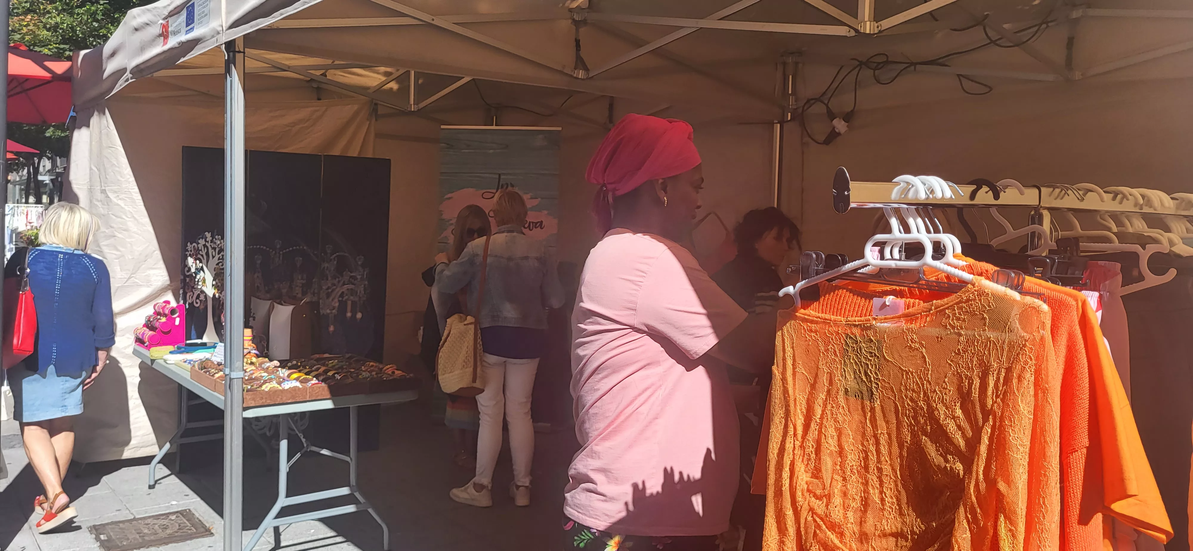 El comercio de Huesca sale a la calle en la celebración del Green Friday.