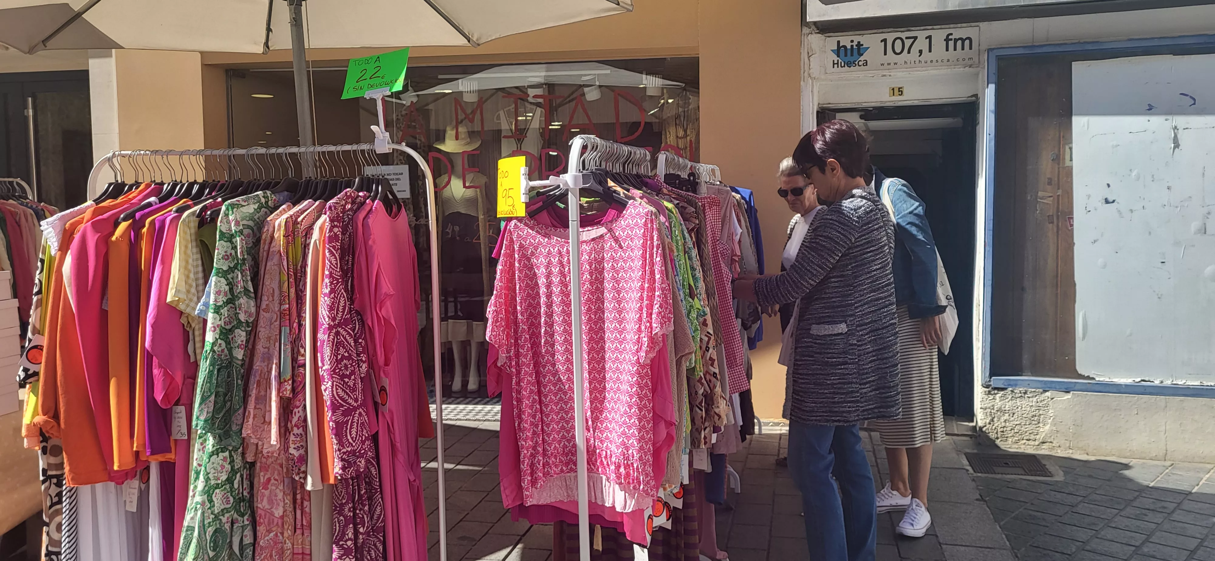 El comercio de Huesca sale a la calle en la celebración del Green Friday.