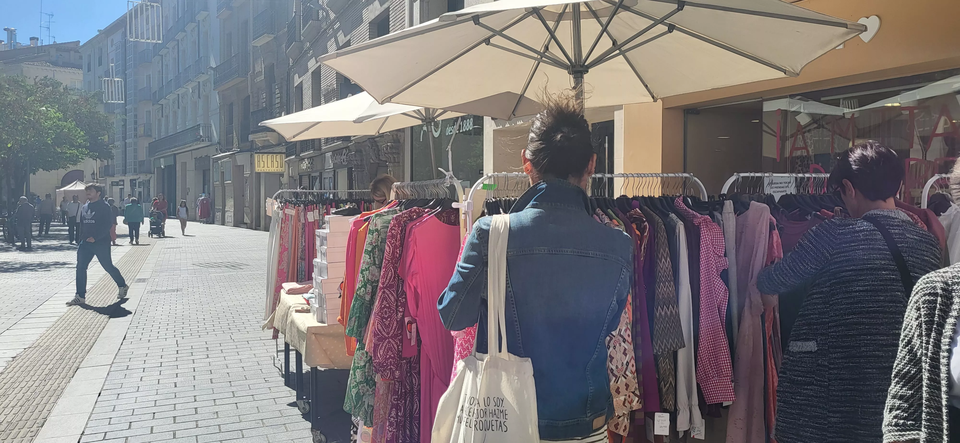 El comercio de Huesca sale a la calle en la celebración del Green Friday.