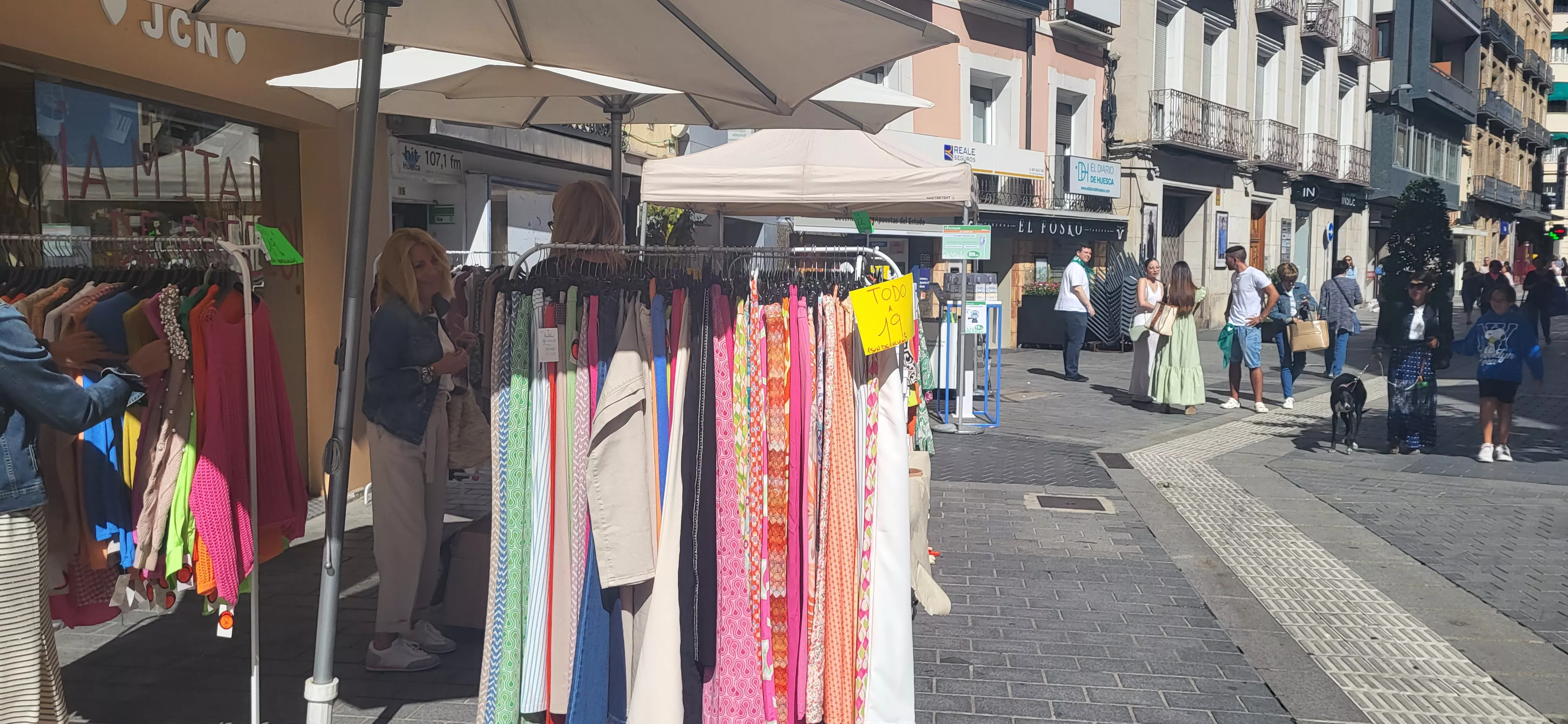El comercio de Huesca sale a la calle en la celebración del Green Friday.