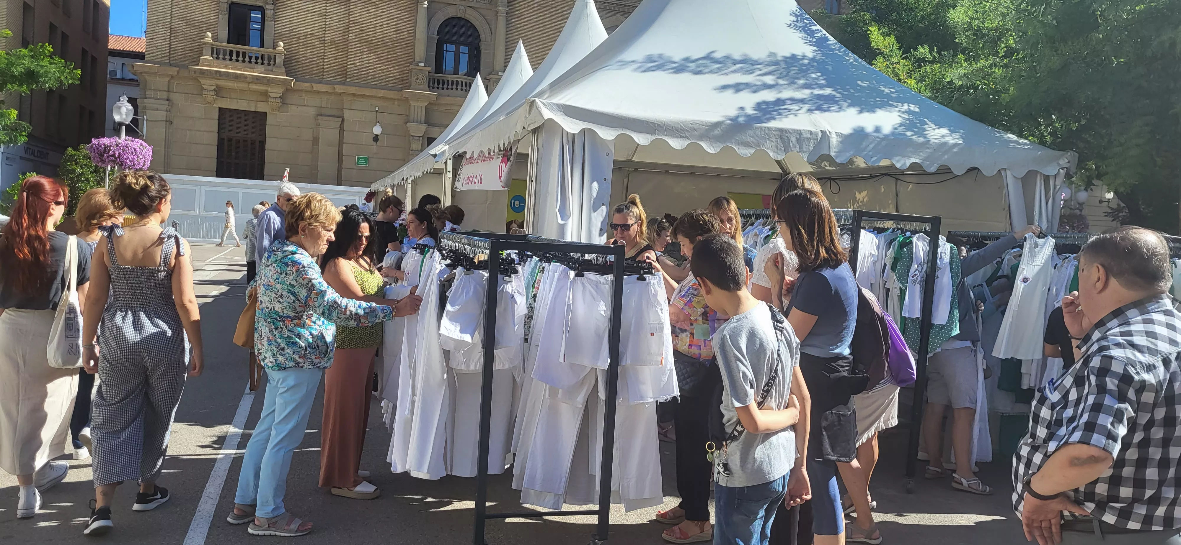Uno de los comercios instalados en la plaza de Navarra.