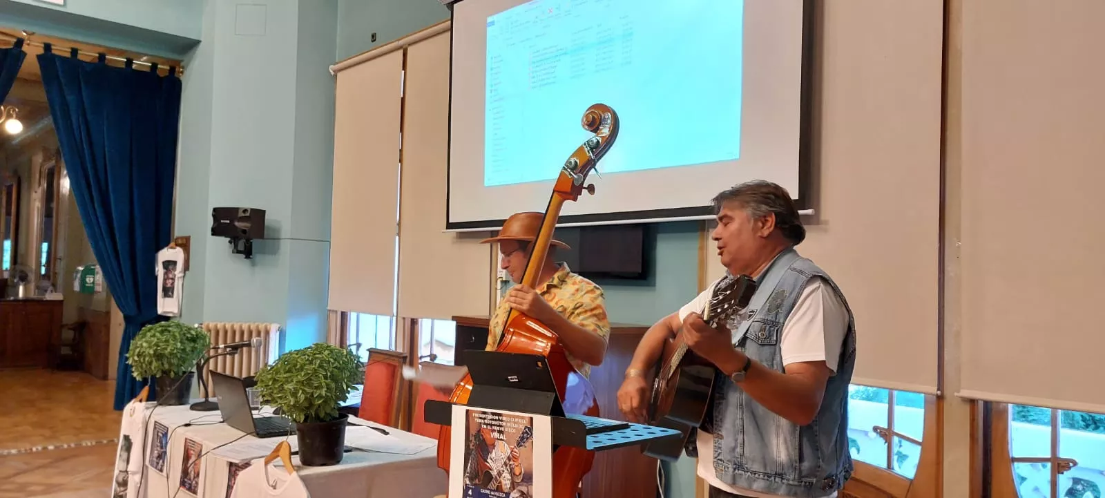 Imágenes de la presentación de El Rotomotor de Virgilio Aljama en Huesca.
