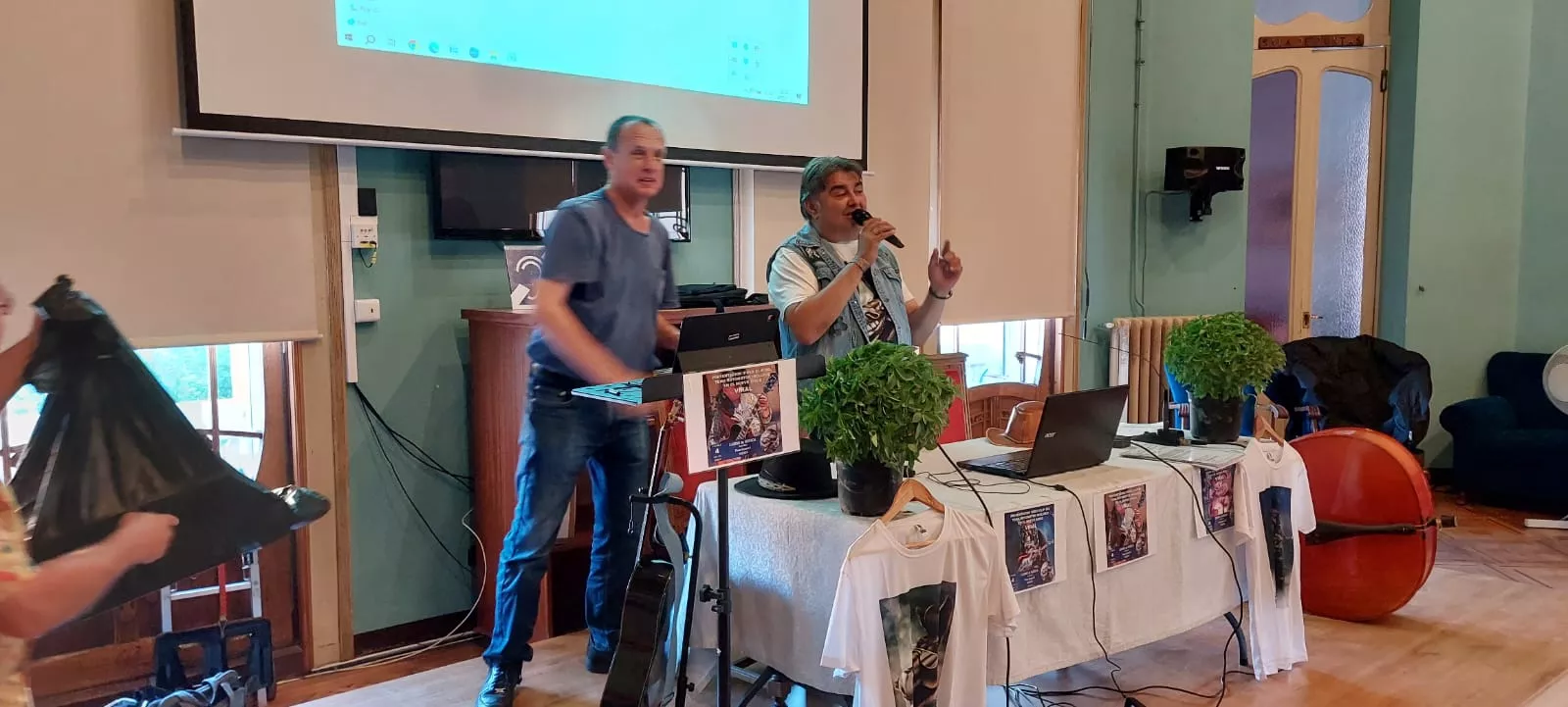 Imágenes de la presentación de El Rotomotor de Virgilio Aljama en Huesca.