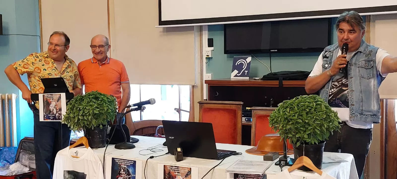 Imágenes de la presentación de El Rotomotor de Virgilio Aljama en Huesca.