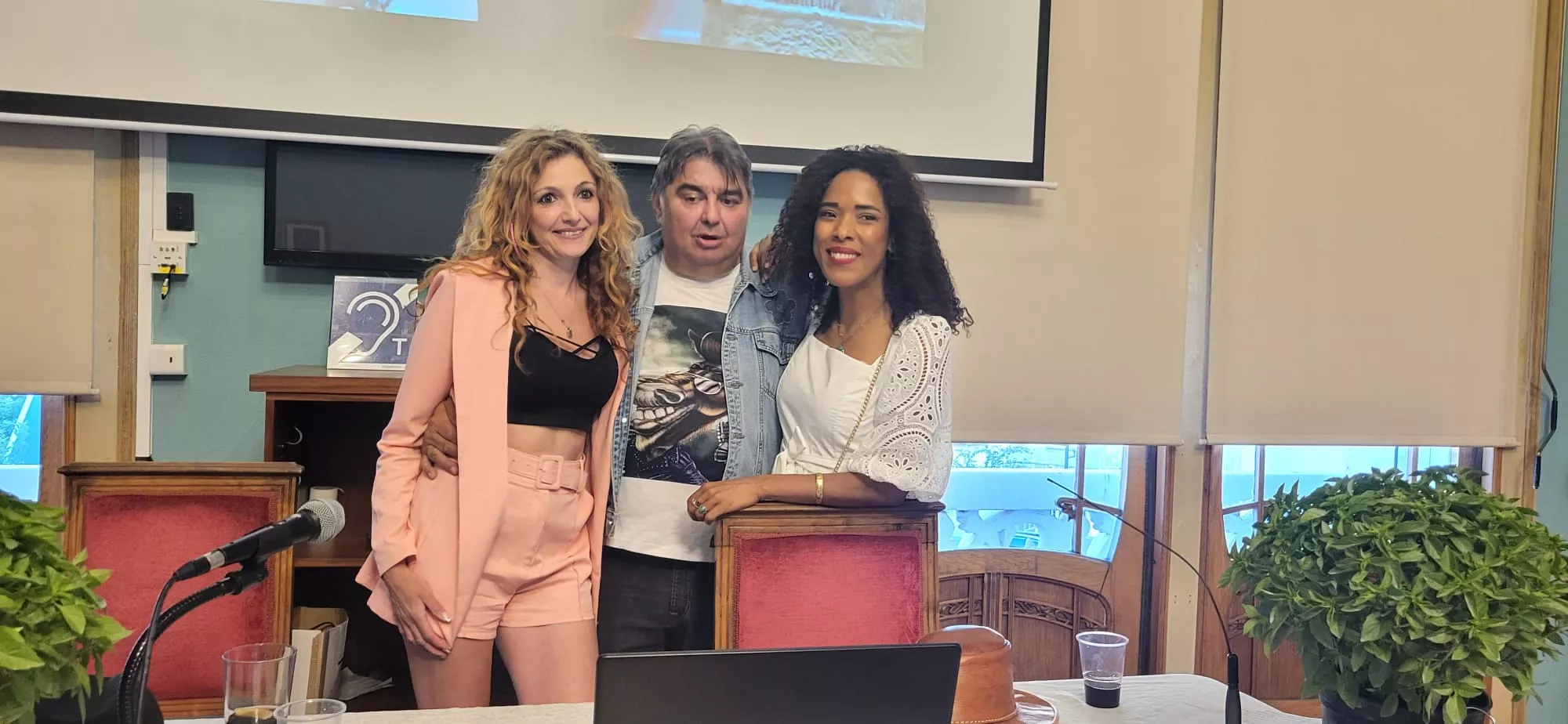 Imágenes de la presentación de El Rotomotor de Virgilio Aljama en Huesca.