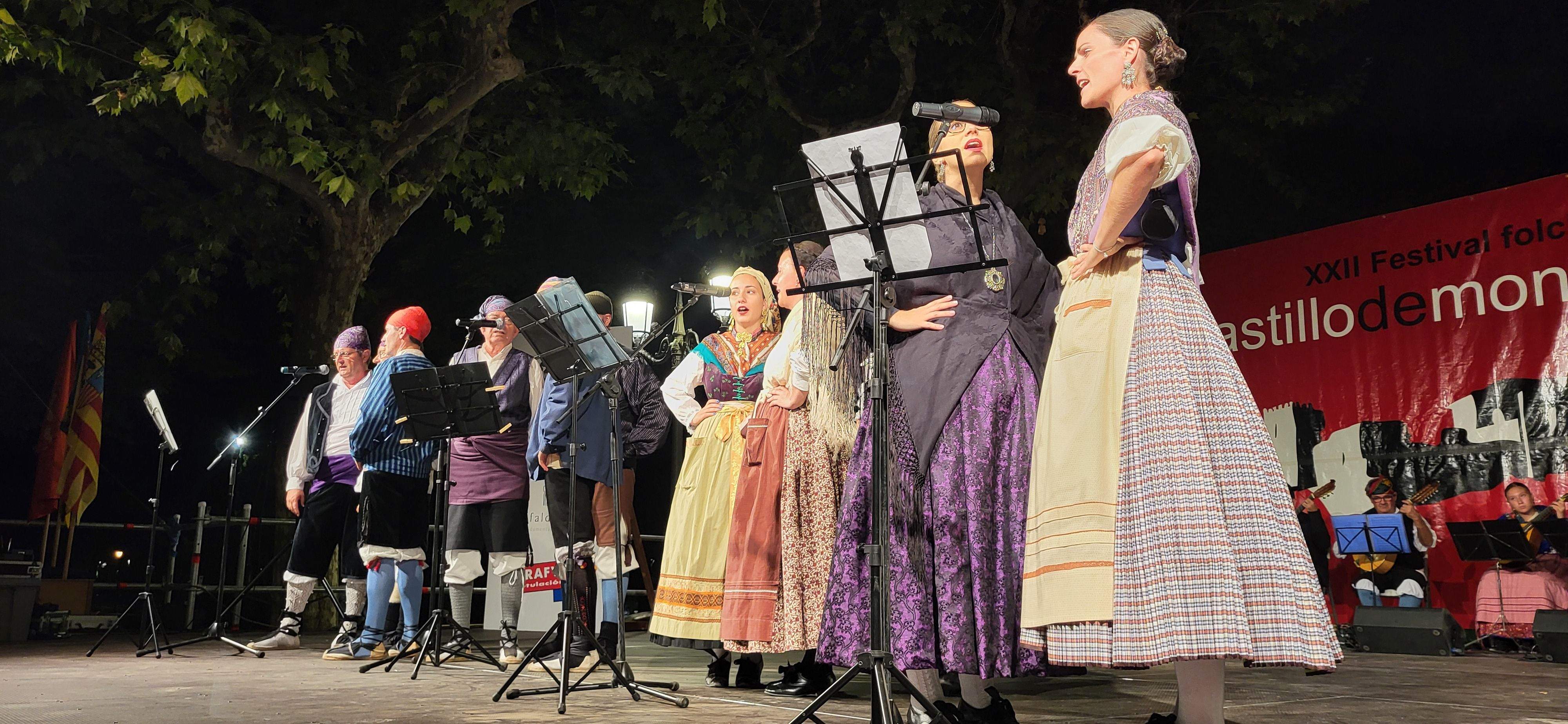 Cuenta con secciones de canto, baile y rondalla, sus integrantes visten indumentaria tradicional aragonesa y organizan este festival, que cada año trae hasta Huesca a interesantes agrupaciones de otras comunidades.