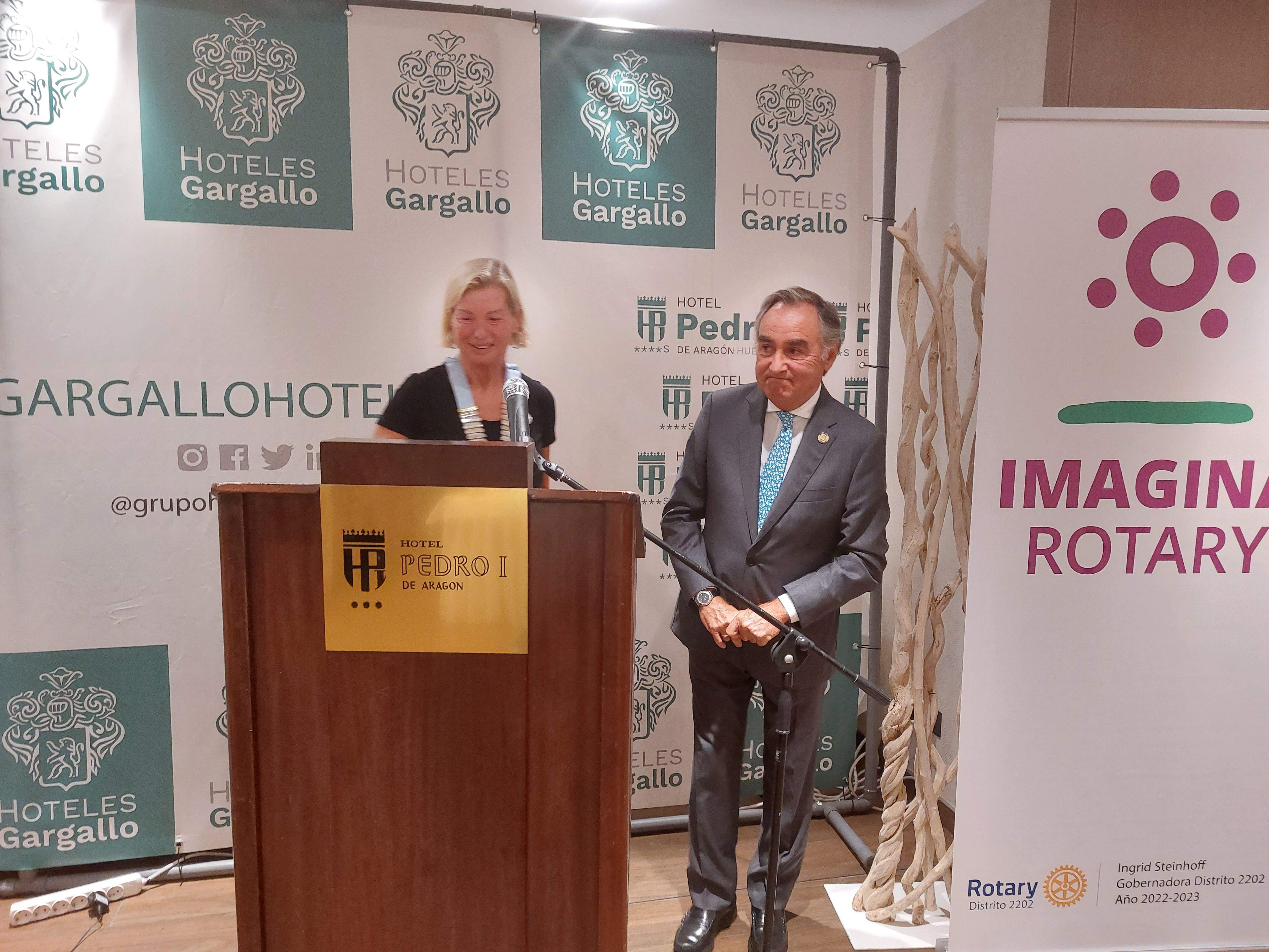 Presentación del Vino Solidario del Club Rotario en el Hotel Pedro I de Aragón en Huesca