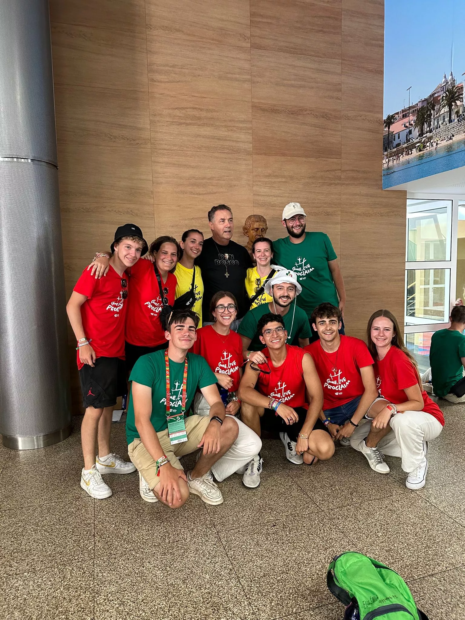 Miembros del Centro Juvenil salesiano de Huesca en la Jornada Mundial de la Juventud en Portugal