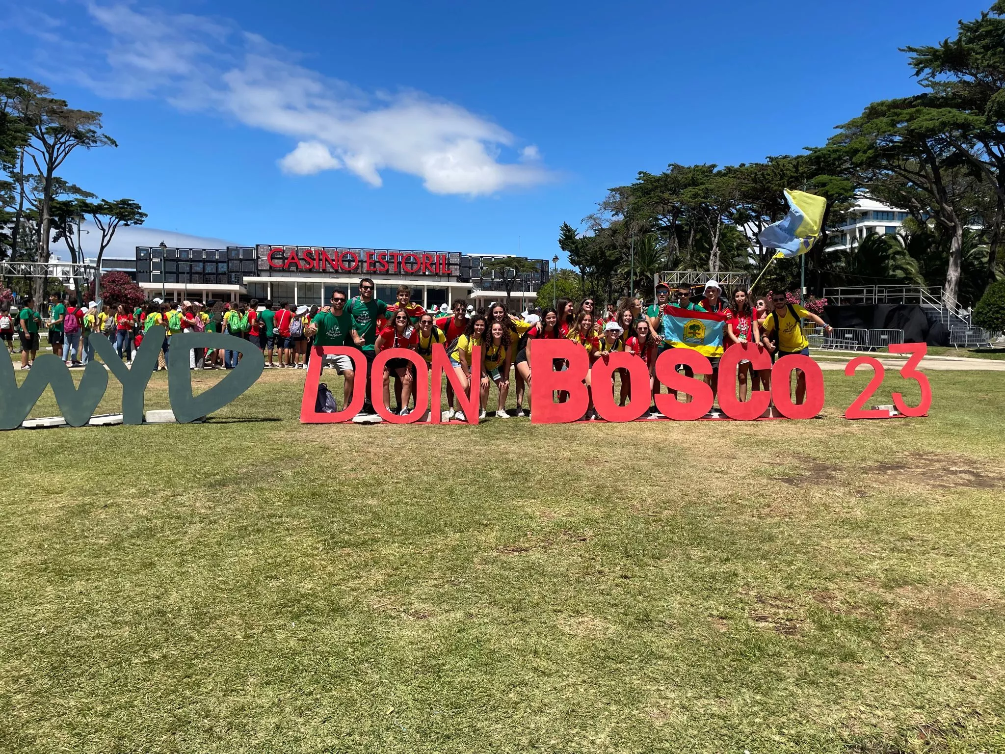 Miembros del Centro Juvenil salesiano de Huesca en la Jornada Mundial de la Juventud en Portugal