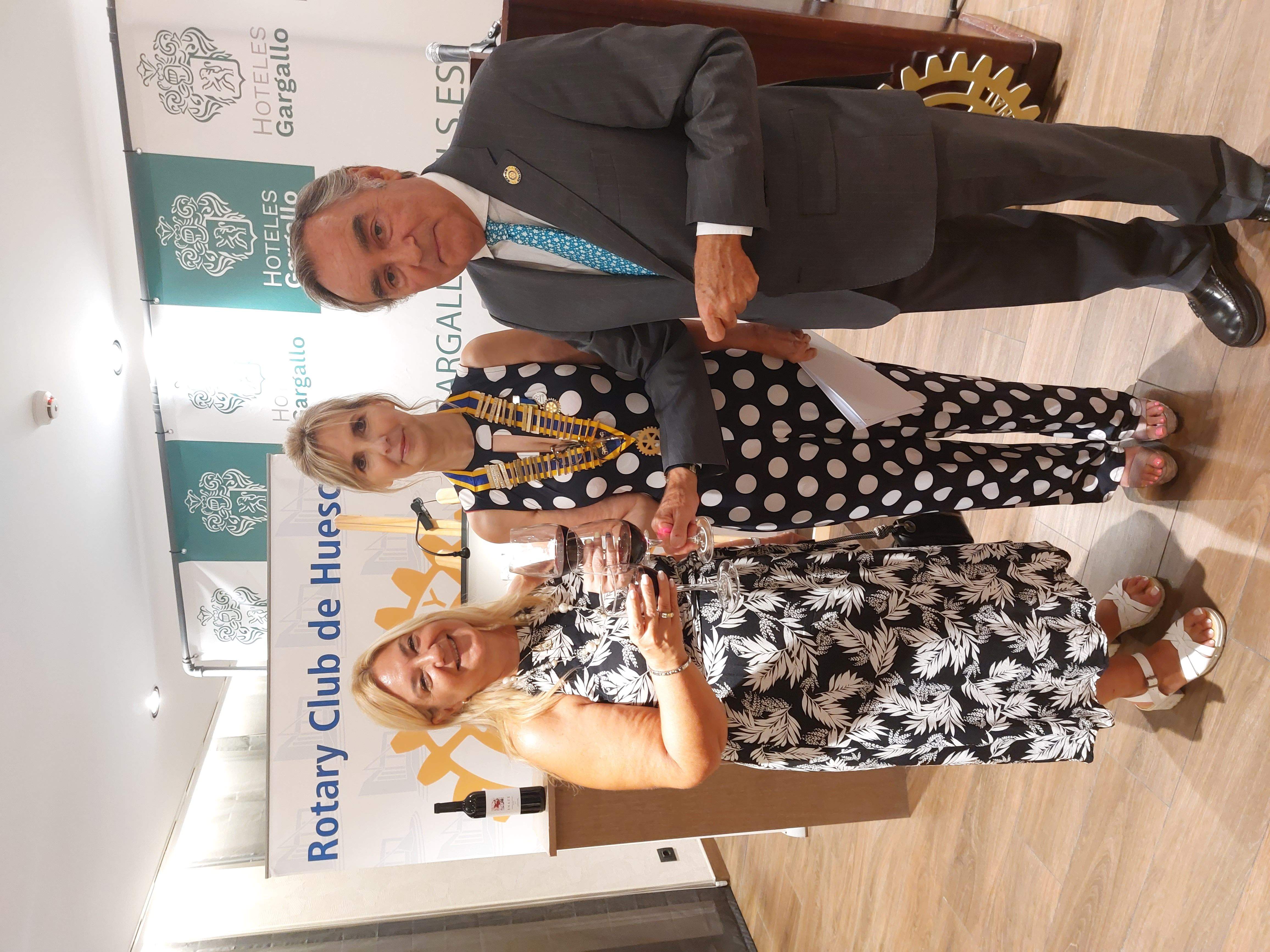 Presentación del Vino Solidario del Club Rotario en el Hotel Pedro I de Aragón en Huesca