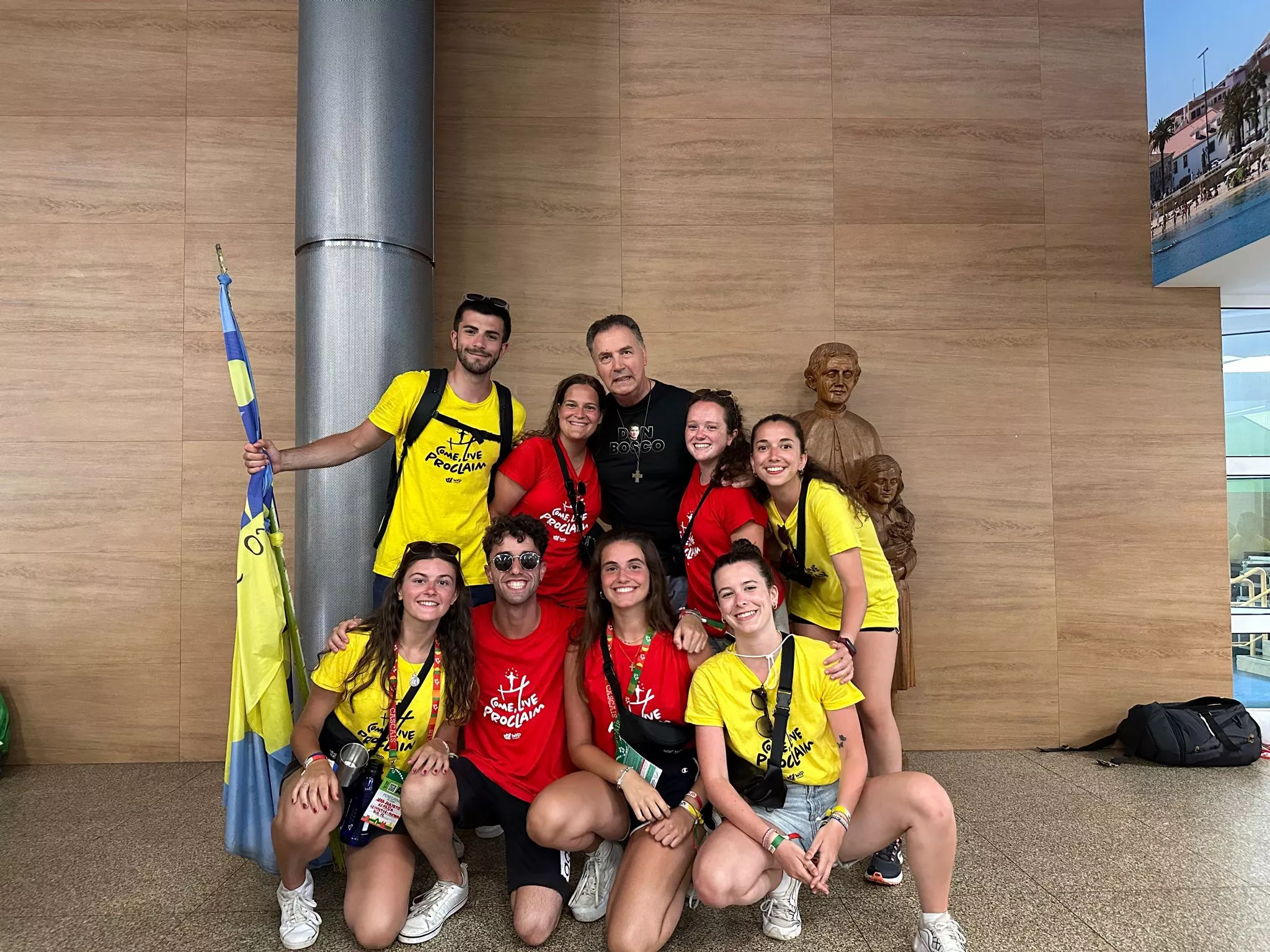 Miembros del Centro Juvenil salesiano de Huesca en la Jornada Mundial de la Juventud en Portugal