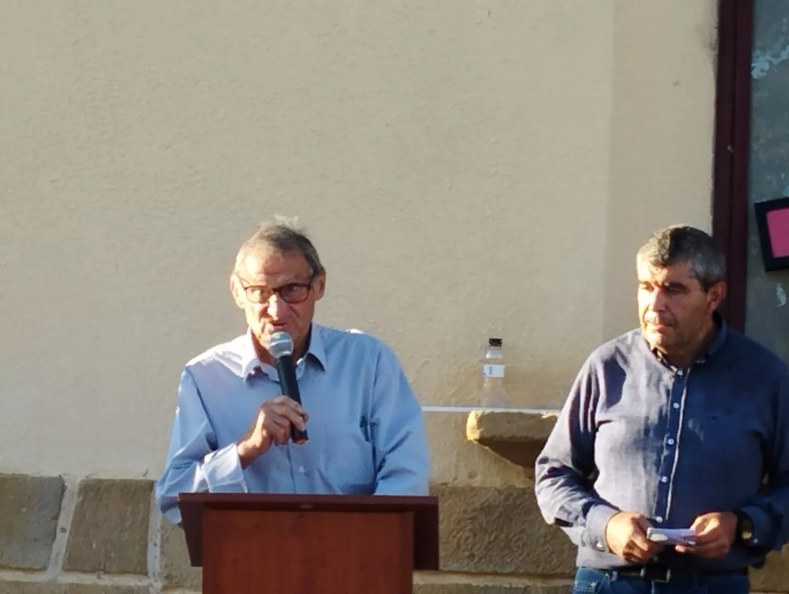 Homenaje de Siétamo al cura José María Cabrero.  Foto Pedro Camarero