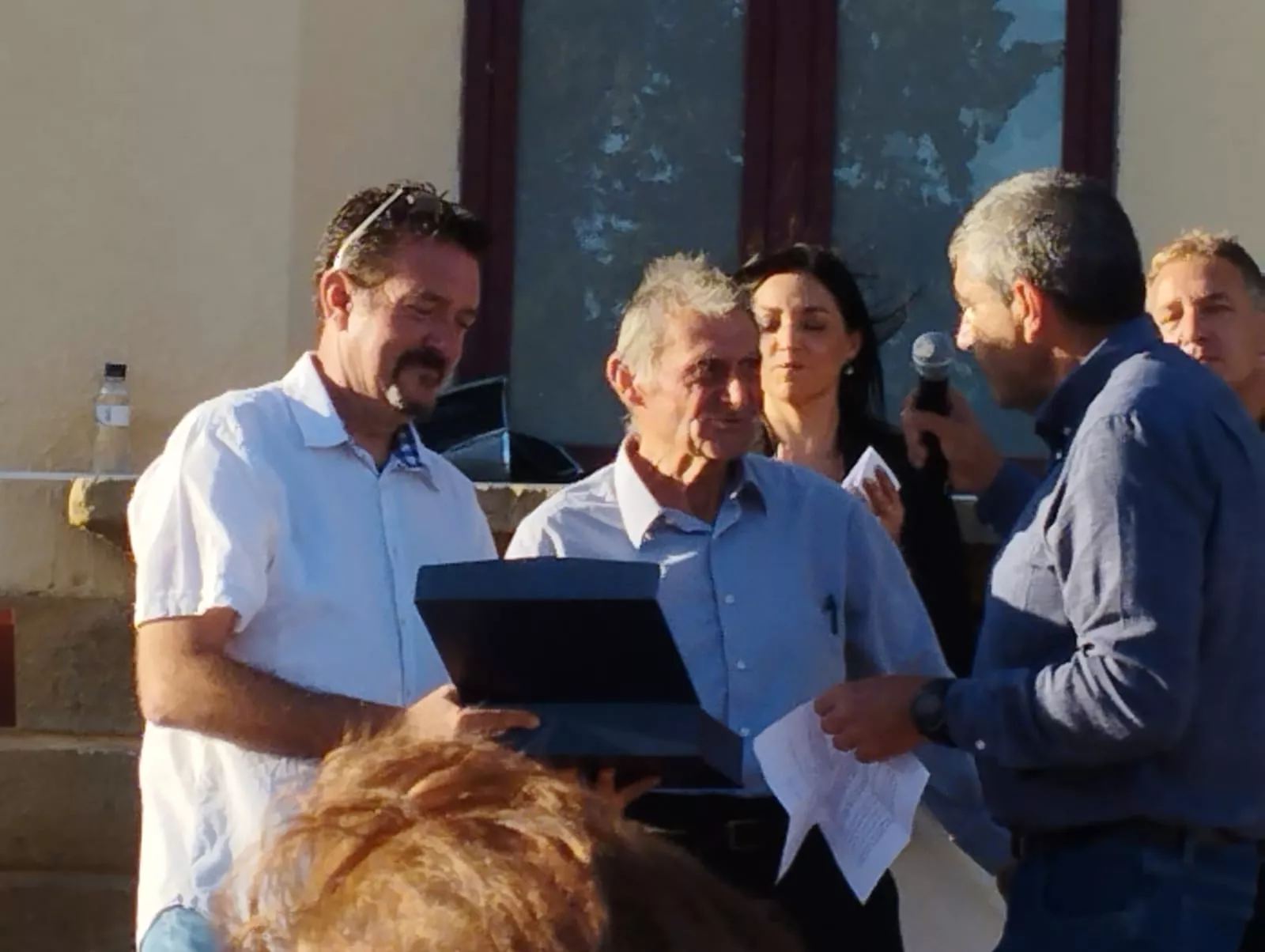 Homenaje de Siétamo al cura José María Cabrero.  Foto Pedro Camarero