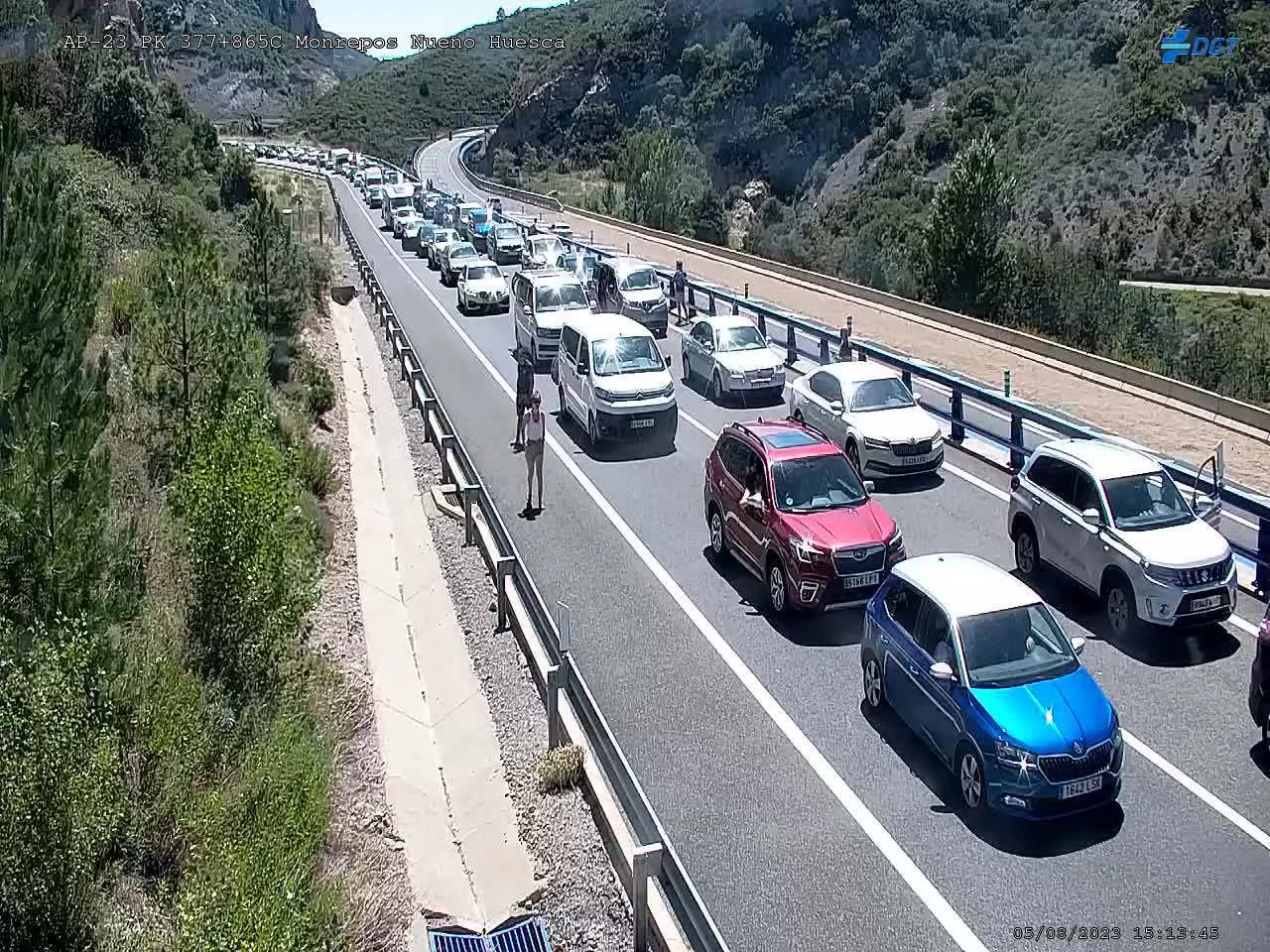Retenciones en Monrepós por el incendio de un vehículo en uno de los túneles.