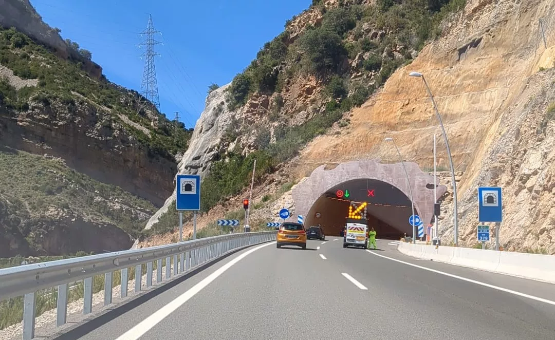 Túnel donde se ha quemado el coche