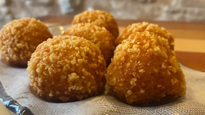 FVS2023 MEJORTAPA2 LUSUELLA CroquetasPolloDeCorralAlChilindron FVS2023 MEJORTAPA2 LUSUELLA CroquetasPolloDeCorralAlChilindron