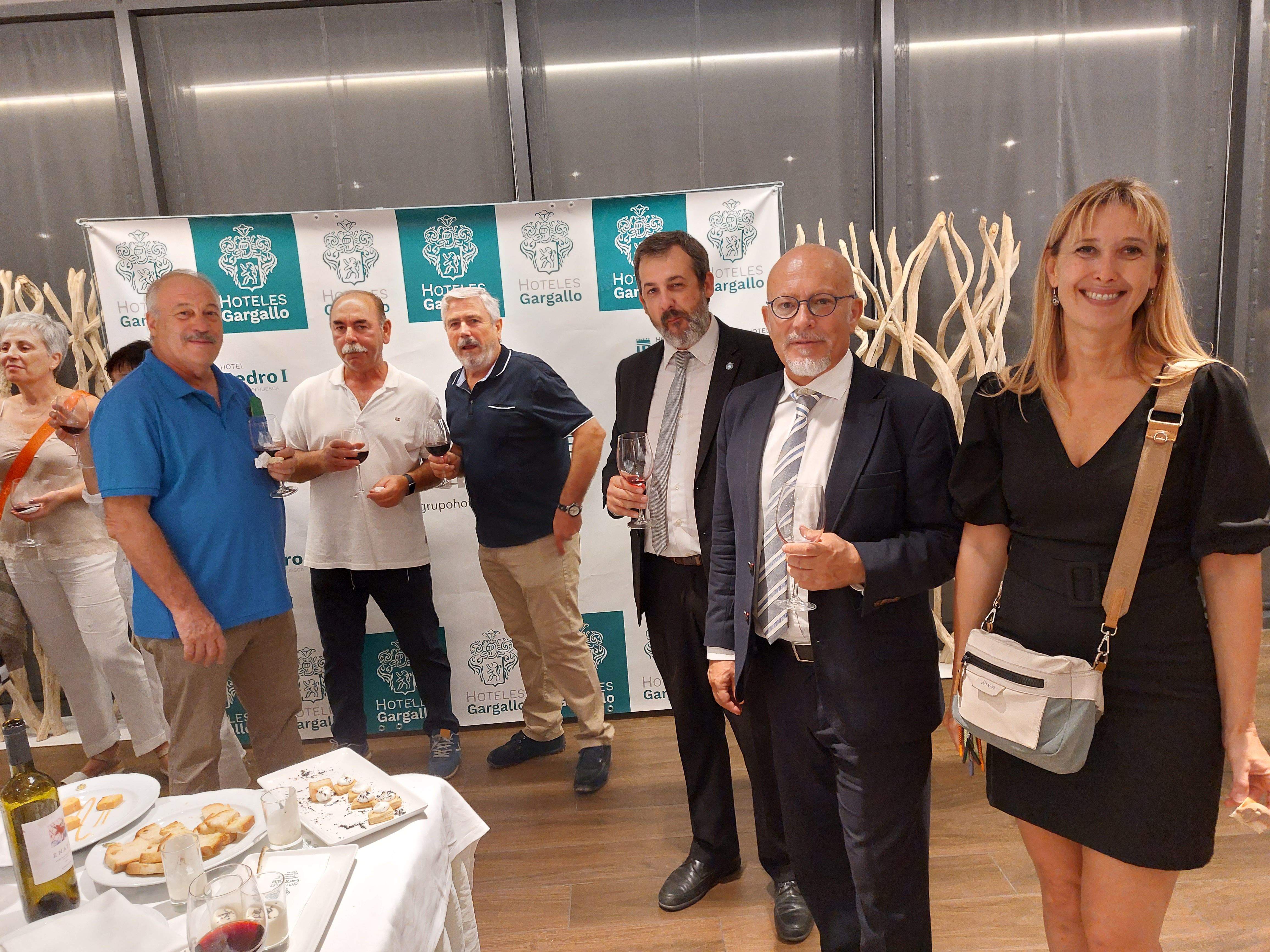Presentación del Vino Solidario del Club Rotario en el Hotel Pedro I de Aragón en Huesca