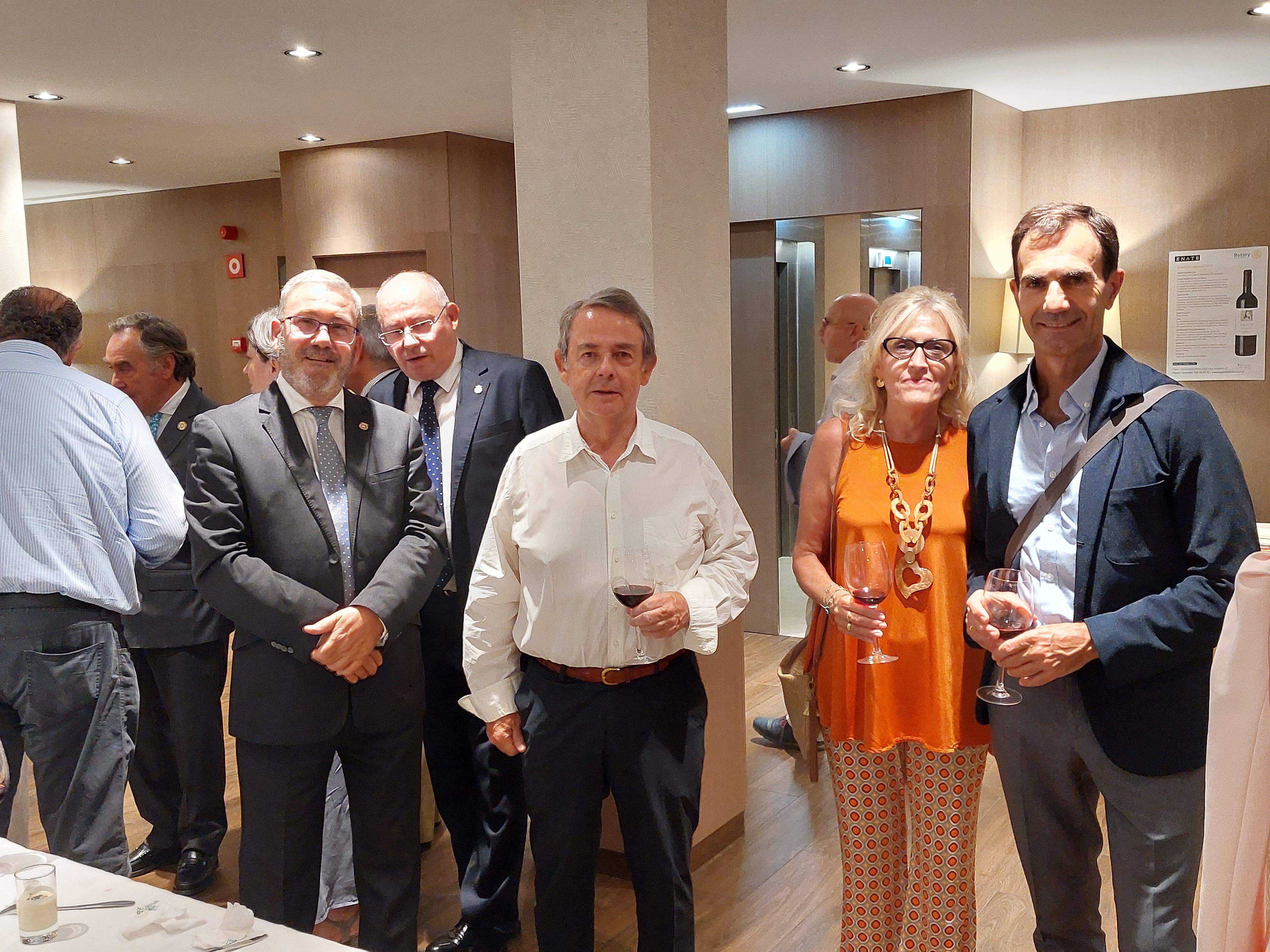 Presentación del Vino Solidario del Club Rotario en el Hotel Pedro I de Aragón en Huesca