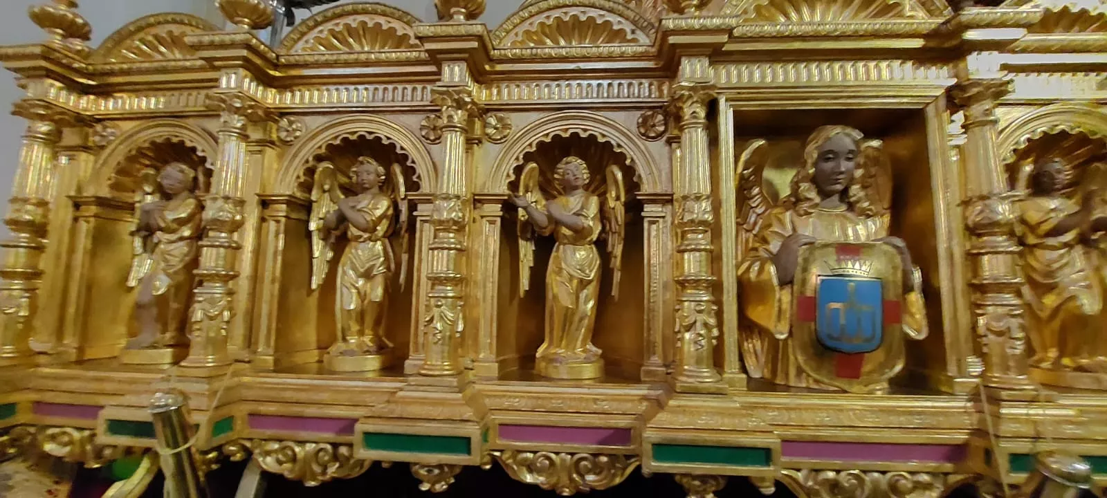 Peana de San Lorenzo con las nuevas faldas.