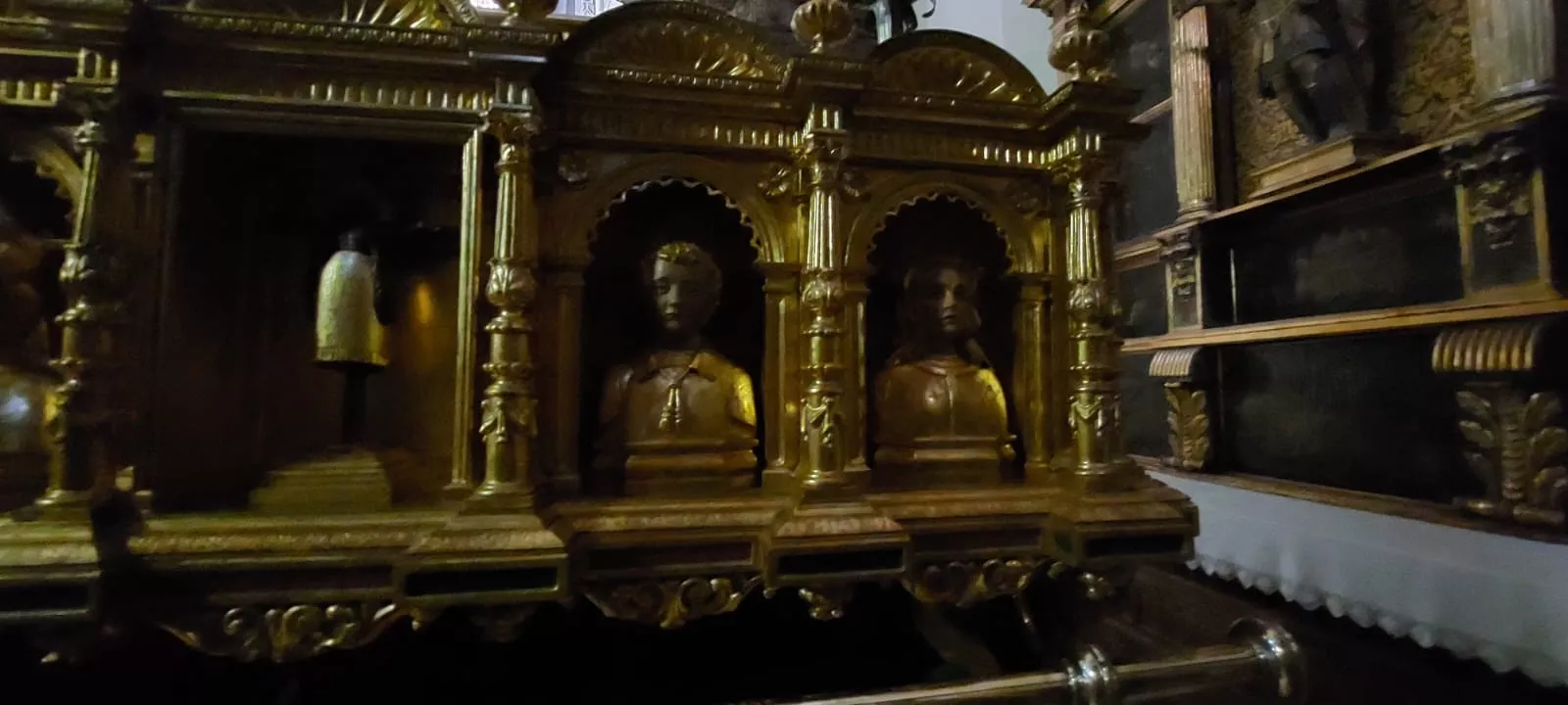 Peana de San Lorenzo con las nuevas faldas.