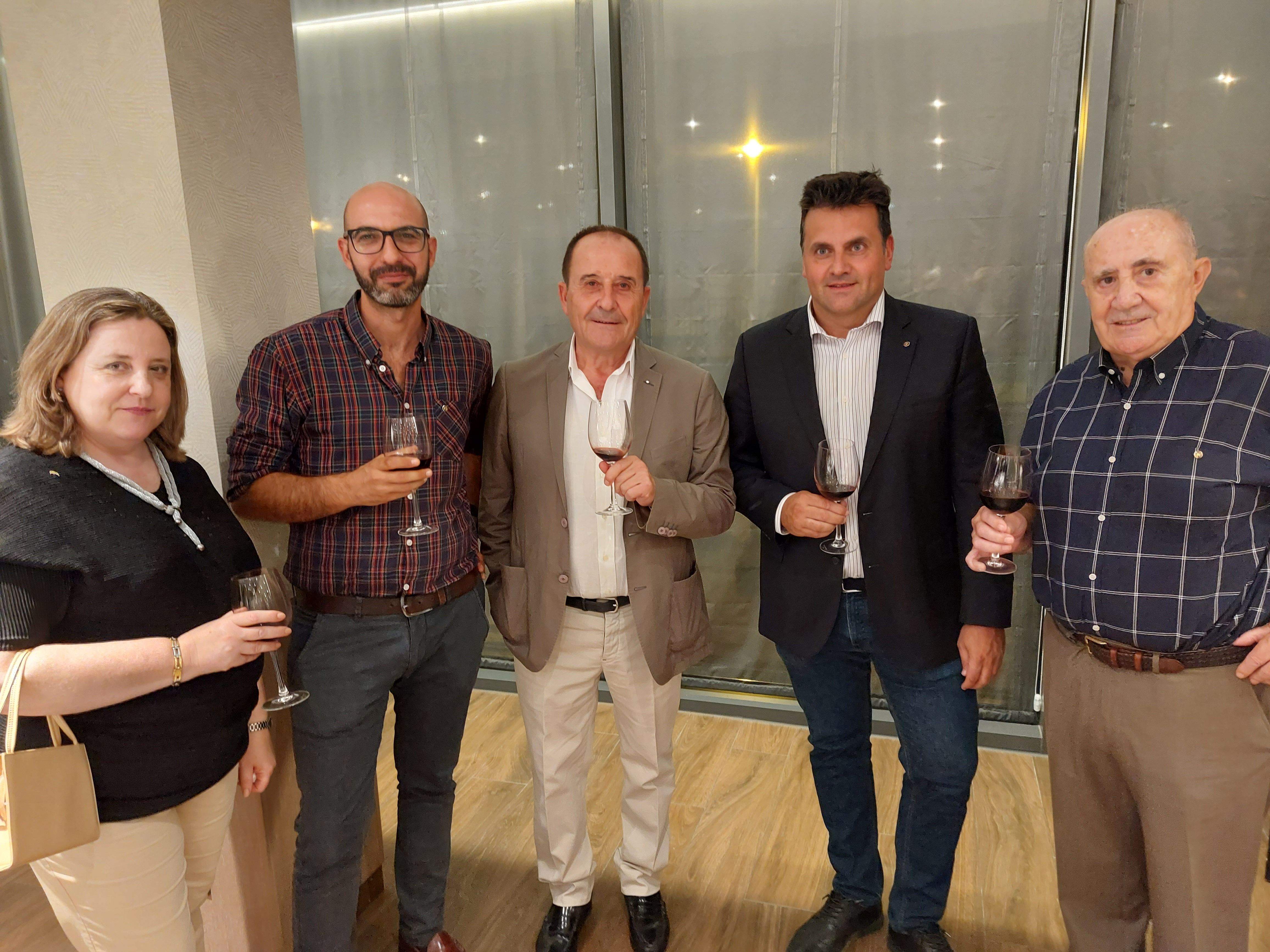 Presentación del Vino Solidario del Club Rotario en el Hotel Pedro I de Aragón en Huesca