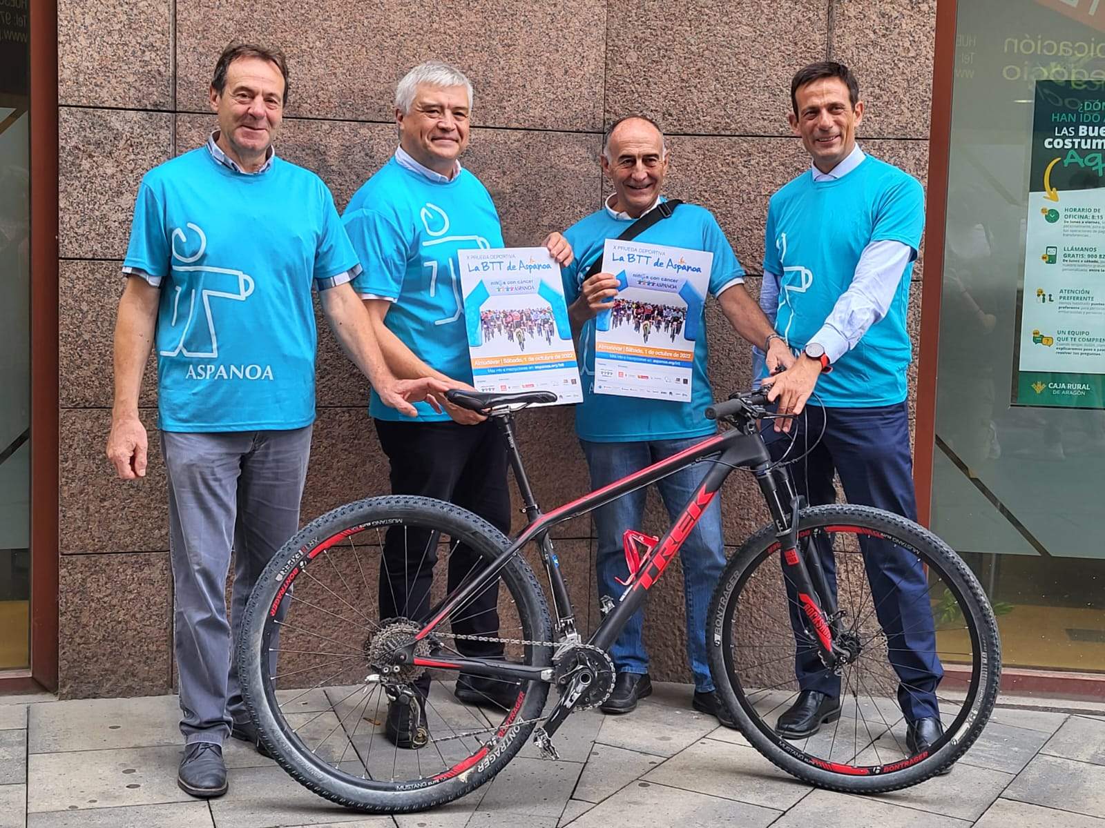 Antonio Labarta, Juan Carlos Acín, Antonio Justes y Alejandro Lanuza han presentado el décimo aniversario de la BTT de Aspanoa pedaleando contra el cáncer infantil Antonio Labarta, Juan Carlos Acín, Antonio Justes y Alejandro Lanuza han presentado el décimo aniversario de la BTT de Aspanoa pedaleando contra el cáncer infantil