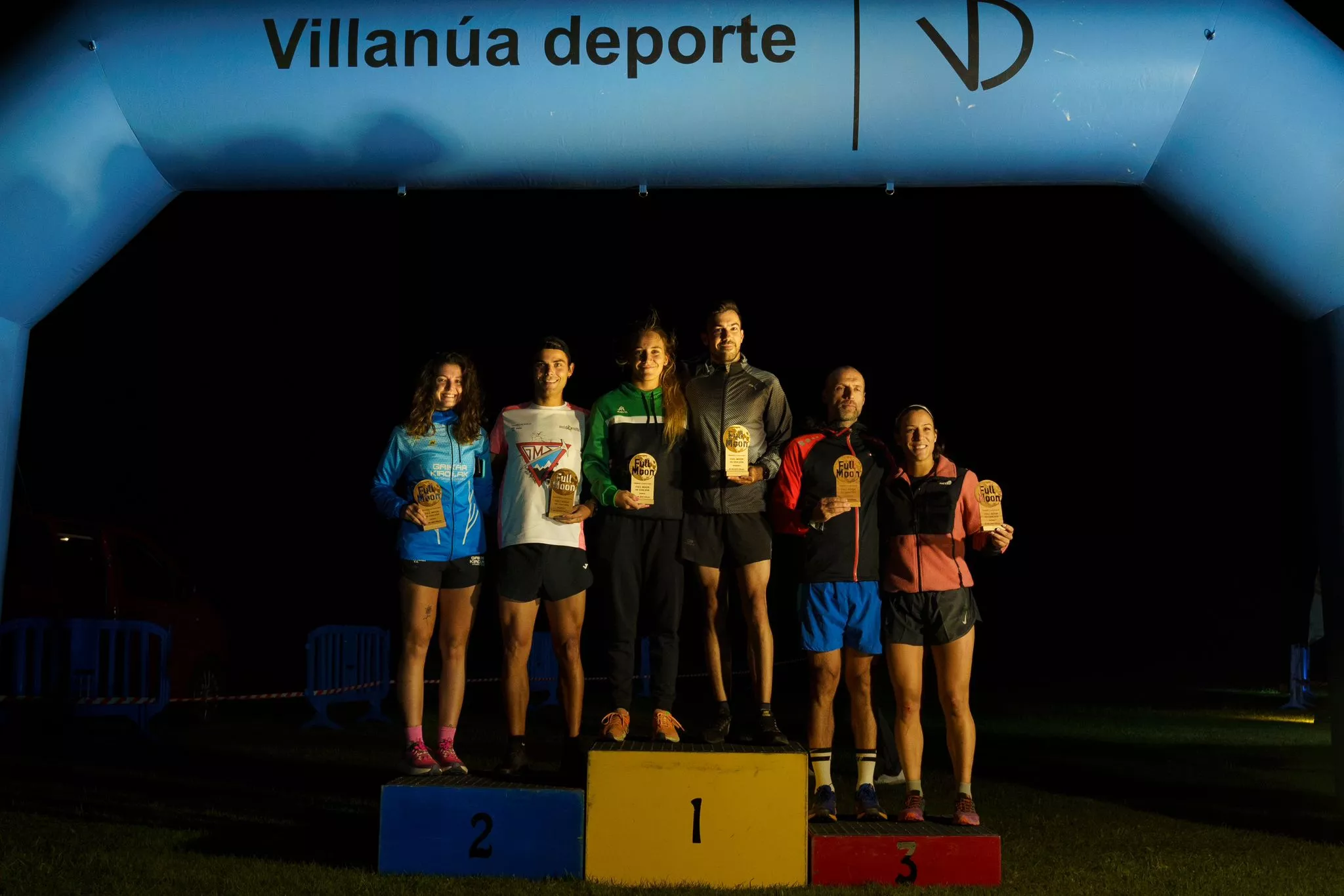 Podio final masculino y femenino. Foto: Turismo Villanúa/Yhabril Moro