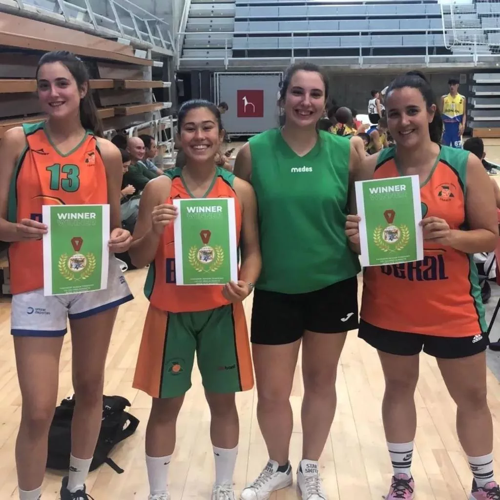 Las Tres C se hizo con el campeonato VIII Torneo 3x3 Prelaurentis
