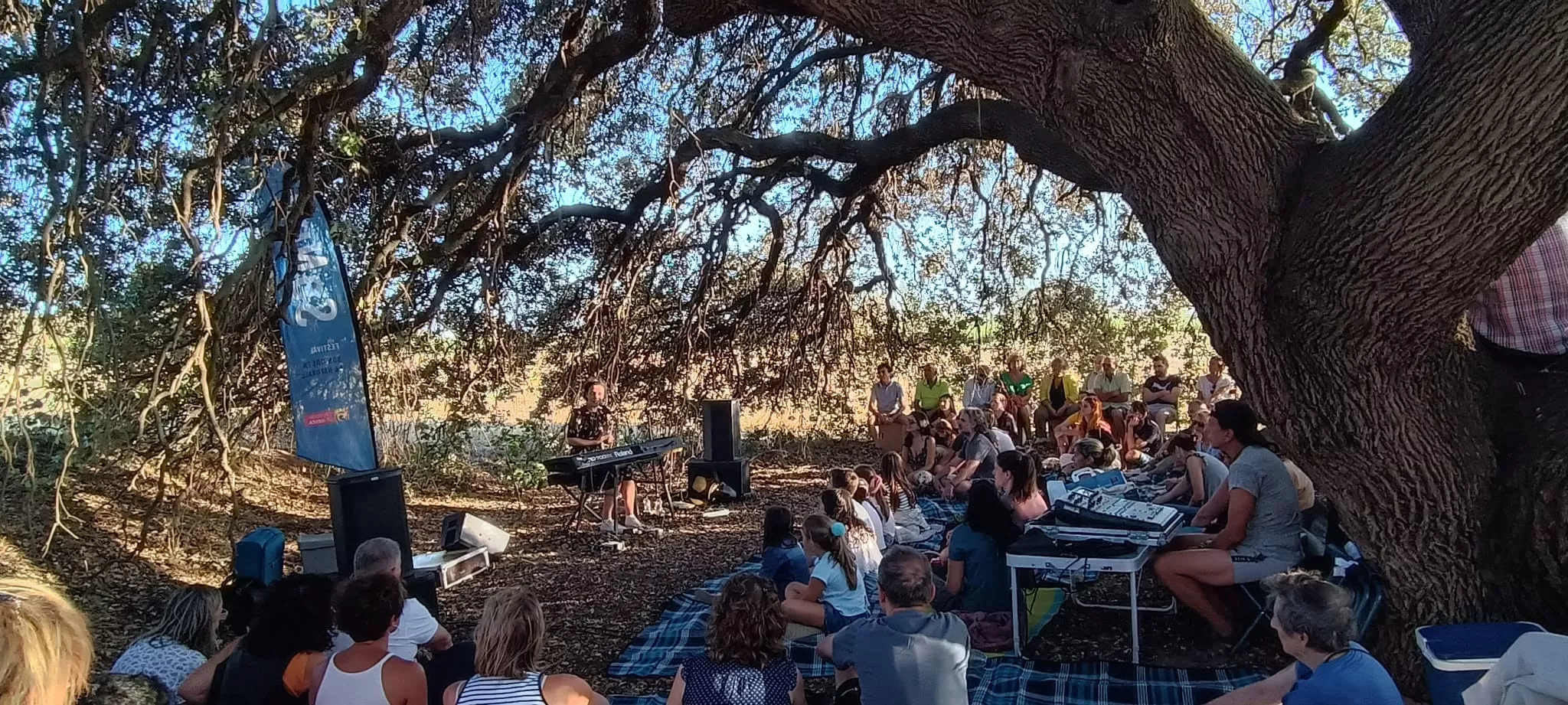 Actuación de Sheila Blanco en la carrasca Larredán.